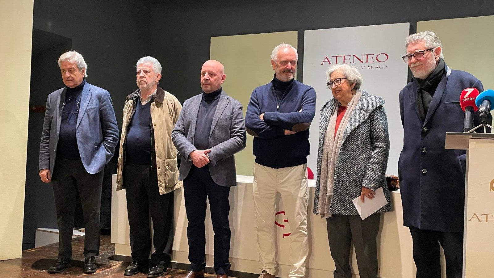 Representantes del manifiesto en contra de las obras escultóricas de Ginés Serrán