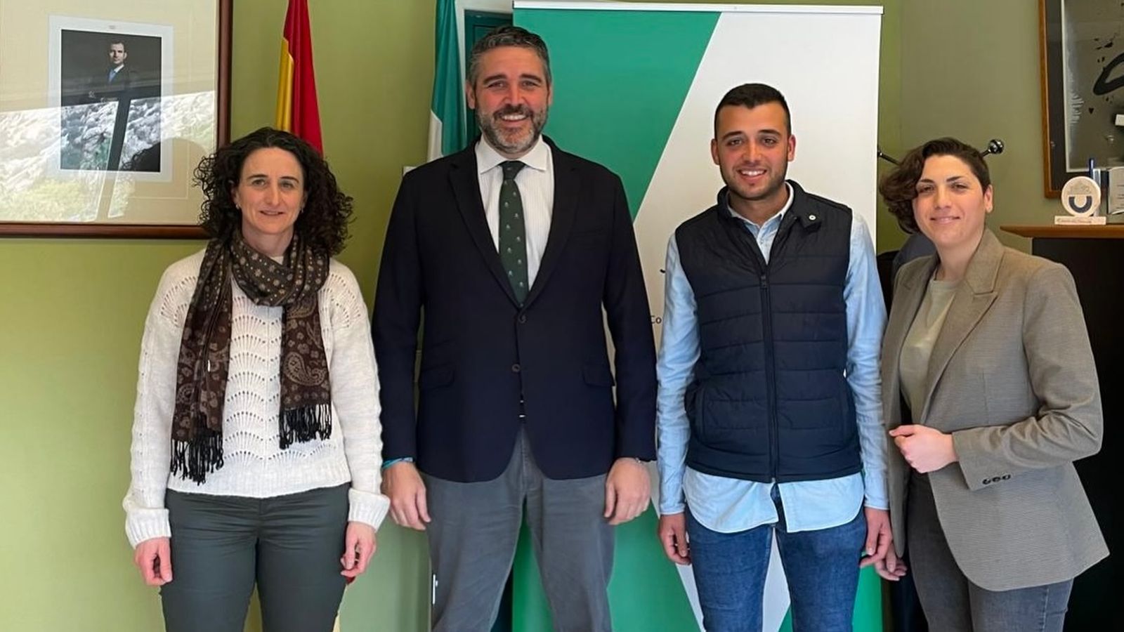 Delegado de Turismo, alcaldesa de Ohanes y responsables de la Hermandad de San Marcos tras la reunión