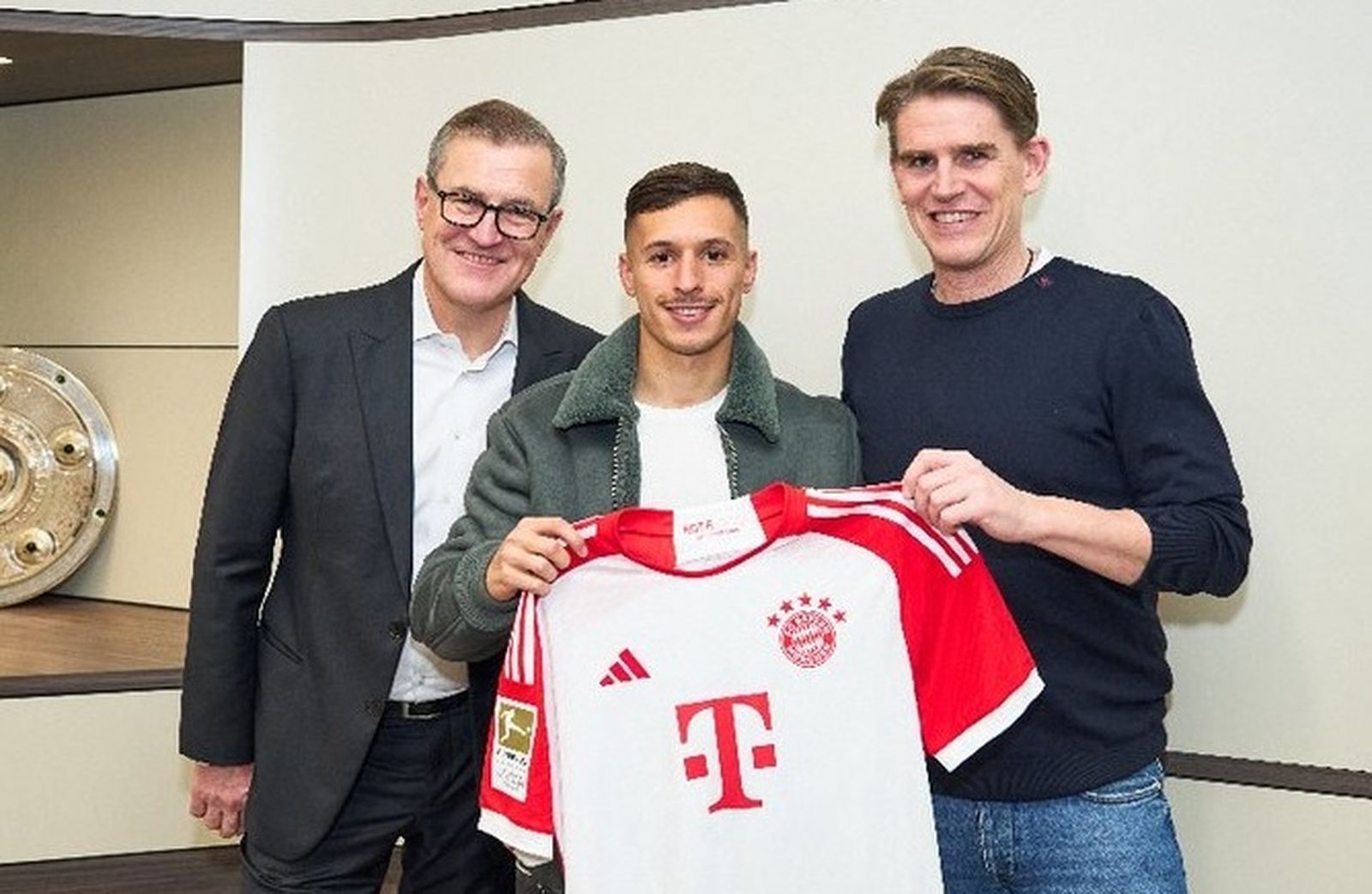 La marcha definitiva de Bryan Zaragoza fue lo más destacado de último día del mercado.