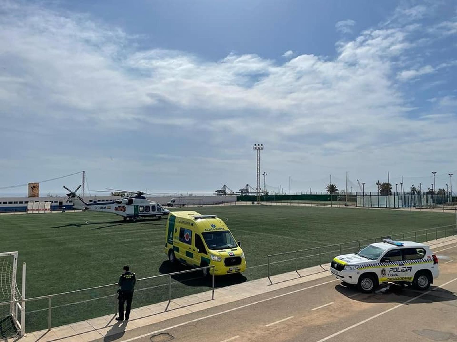 Helicóptero del 061 en Carboneras.