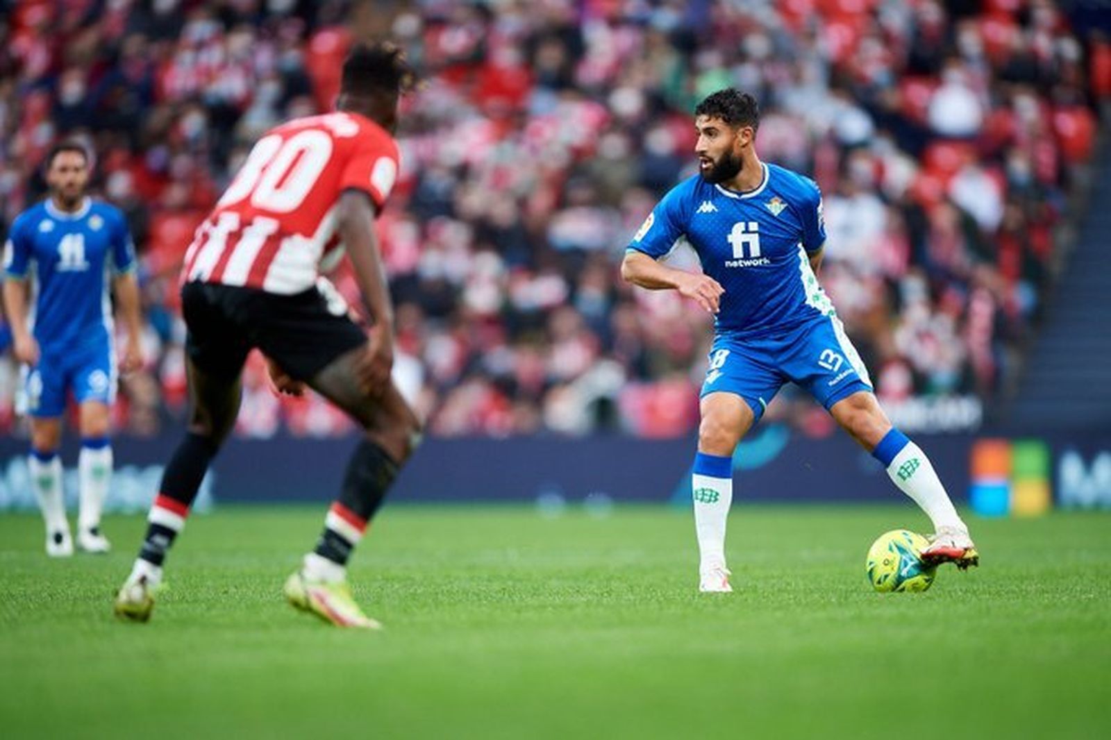 Fekir controla el balón en un momento del partido.