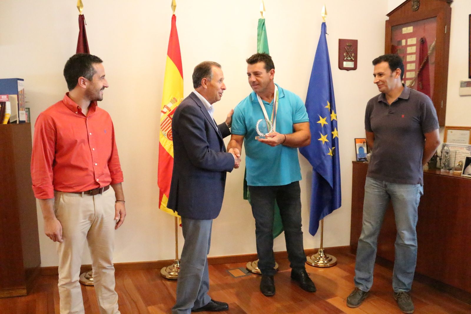 Recepción municipal al piragüista local Eduardo Varela