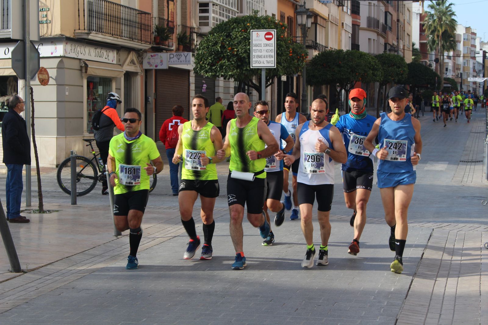 Participantes en una carrera en Puente Genil.