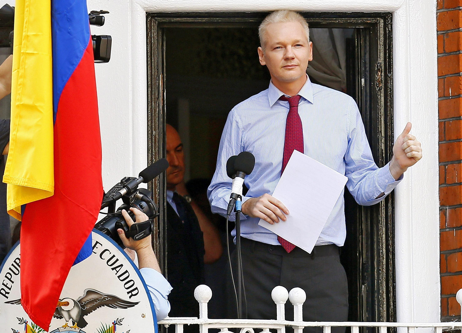 Julian Assange, en la embajada de Ecuador en Londres.