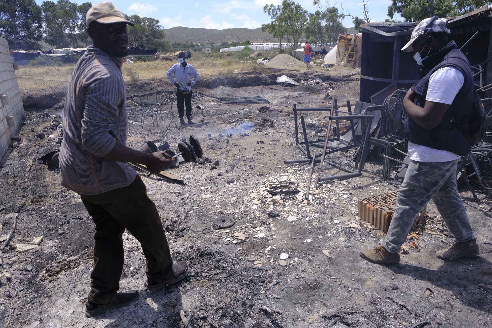 Fotogalería incendio asentamiento de chabolas en Atochares-Níjar (Almería)