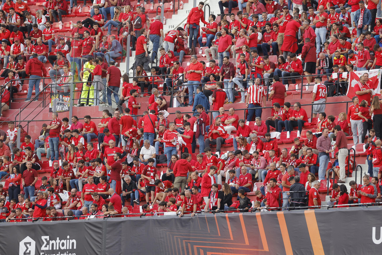 Búscate en las fotos del Sevilla-Juventus
