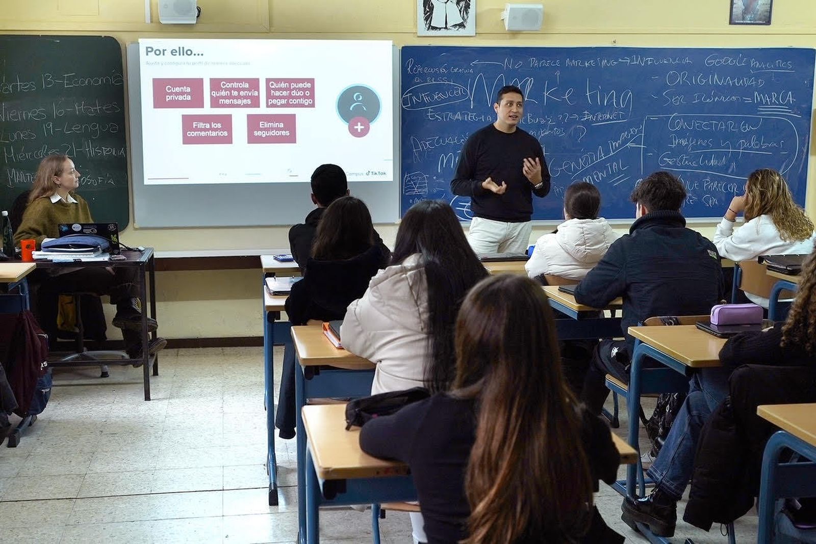 Los alumnos durante el Campus Tik Tok impartido por la Fundación Cibervoluntarios