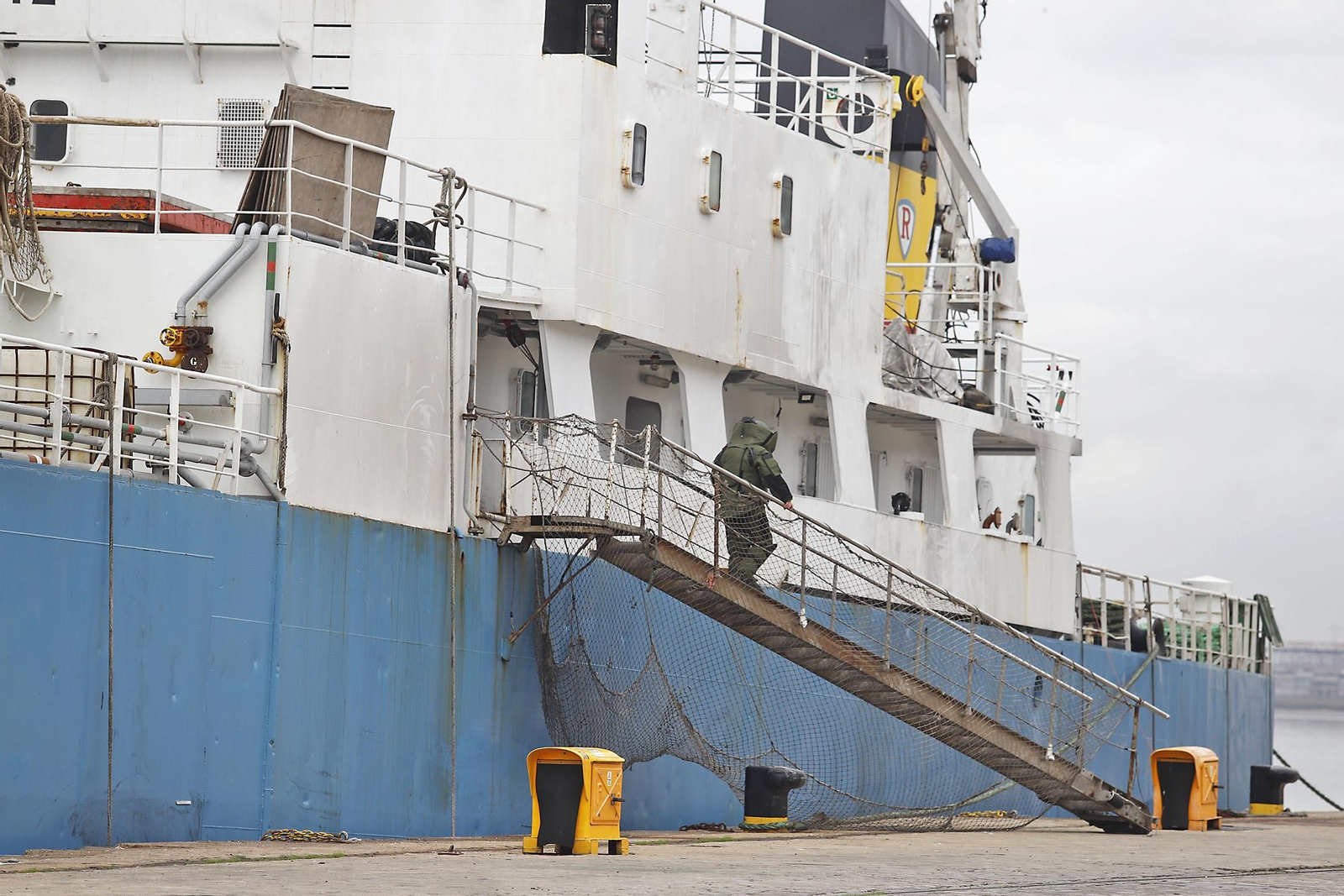 Imágenes del simulacro de explosivos realizado en el muelle de Levante