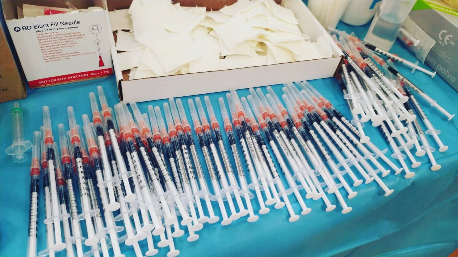 Los sanitarios de Distrito Poniente administran más de 17.000 vacunas en una semana