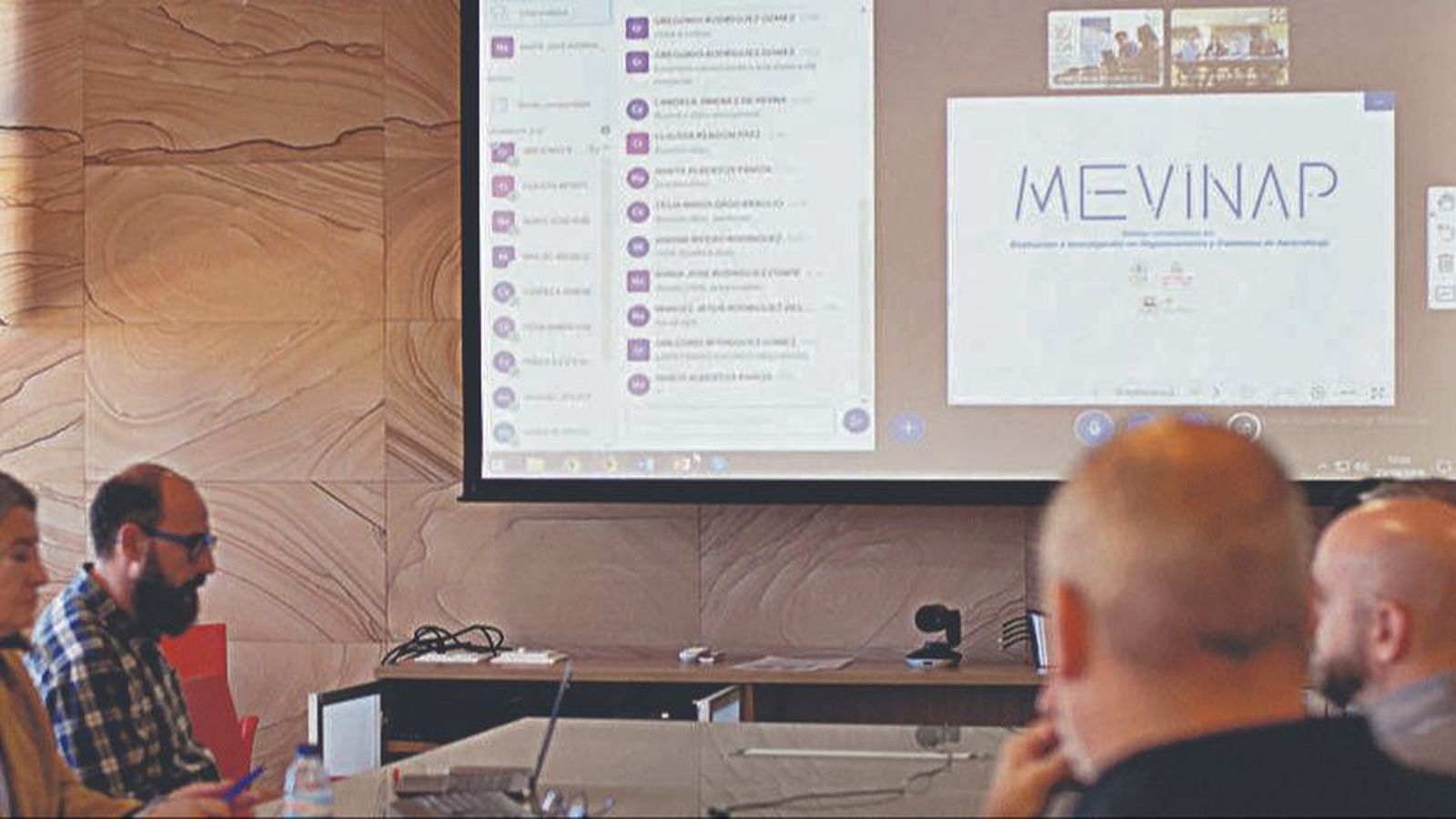 Servicios: Formación personalizada, grupos reducidos, aulas con las últimas tecnologías y prácticas en empresas