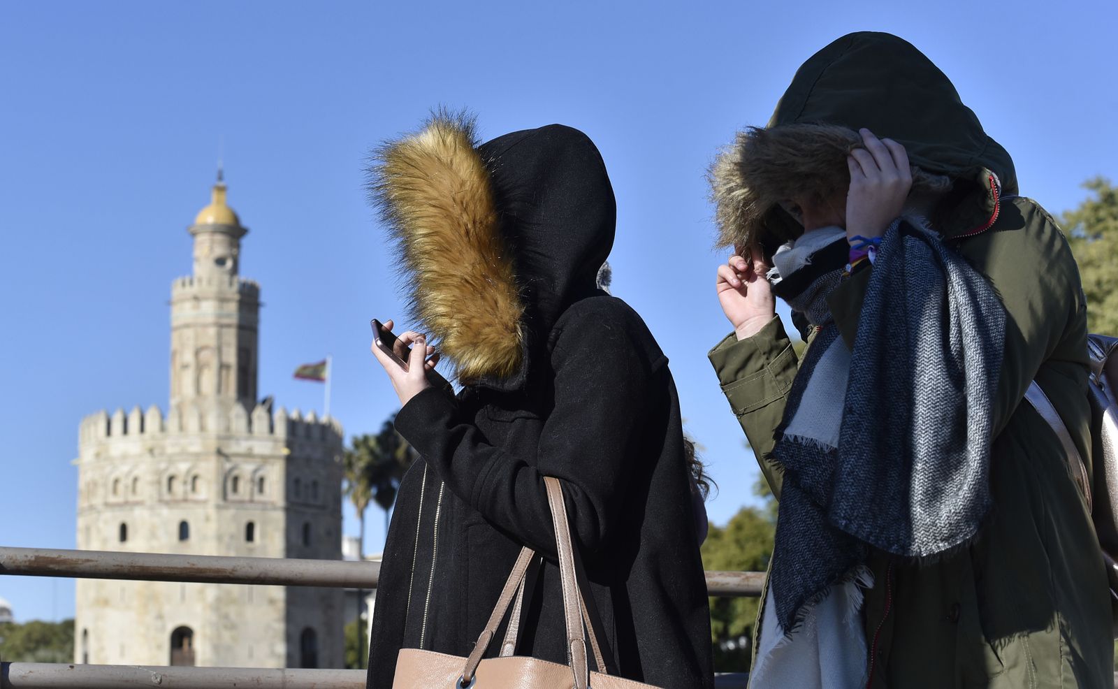 Las temperaturas mínimas caen y el frío se notará en Sevilla.