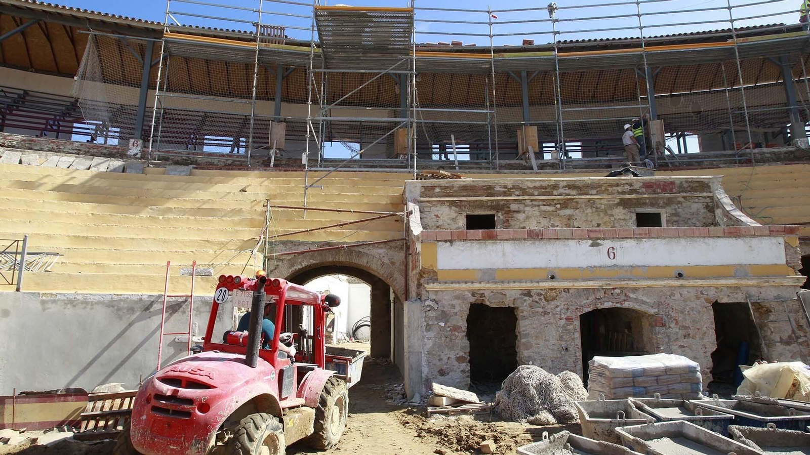 Las fotos de las obras de la plaza de toro de la Línea