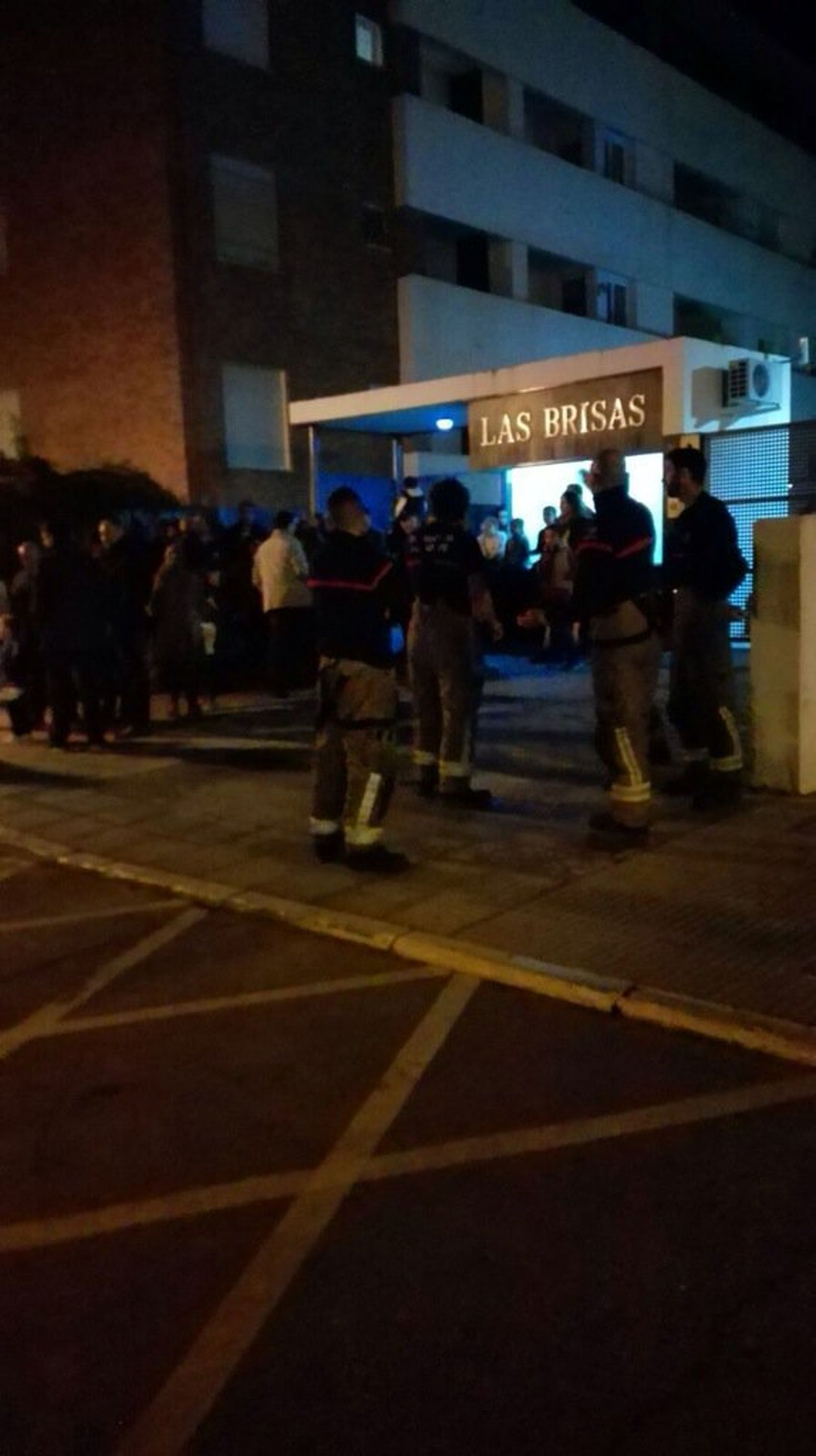 Los bomberos en la zona del incendio.