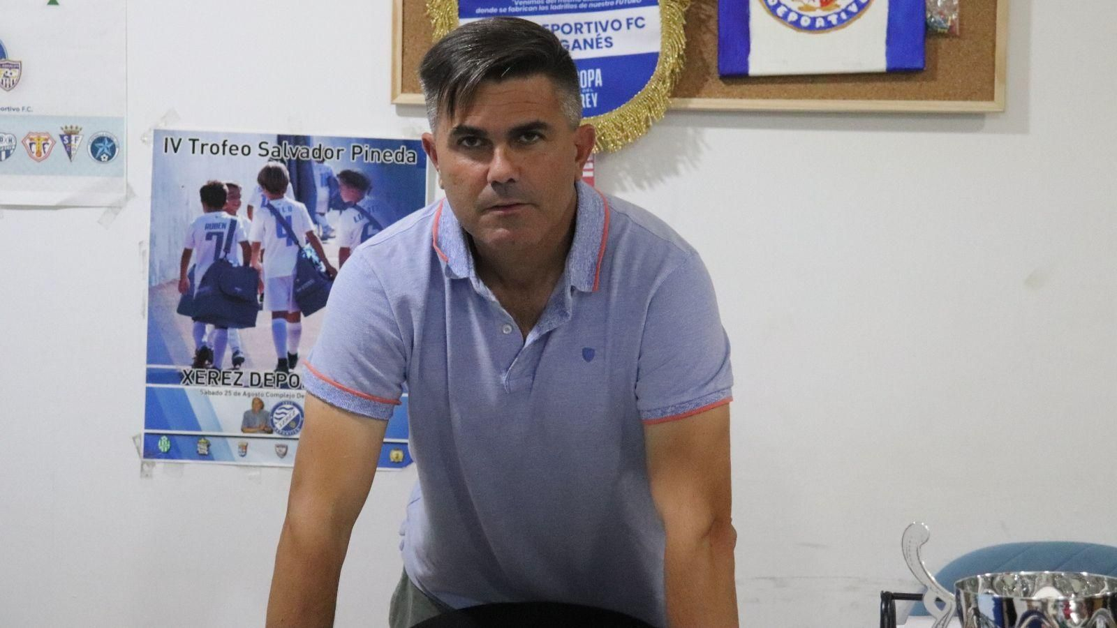 Juan Carlos Ramírez, en la oficina del Xerez DFC.