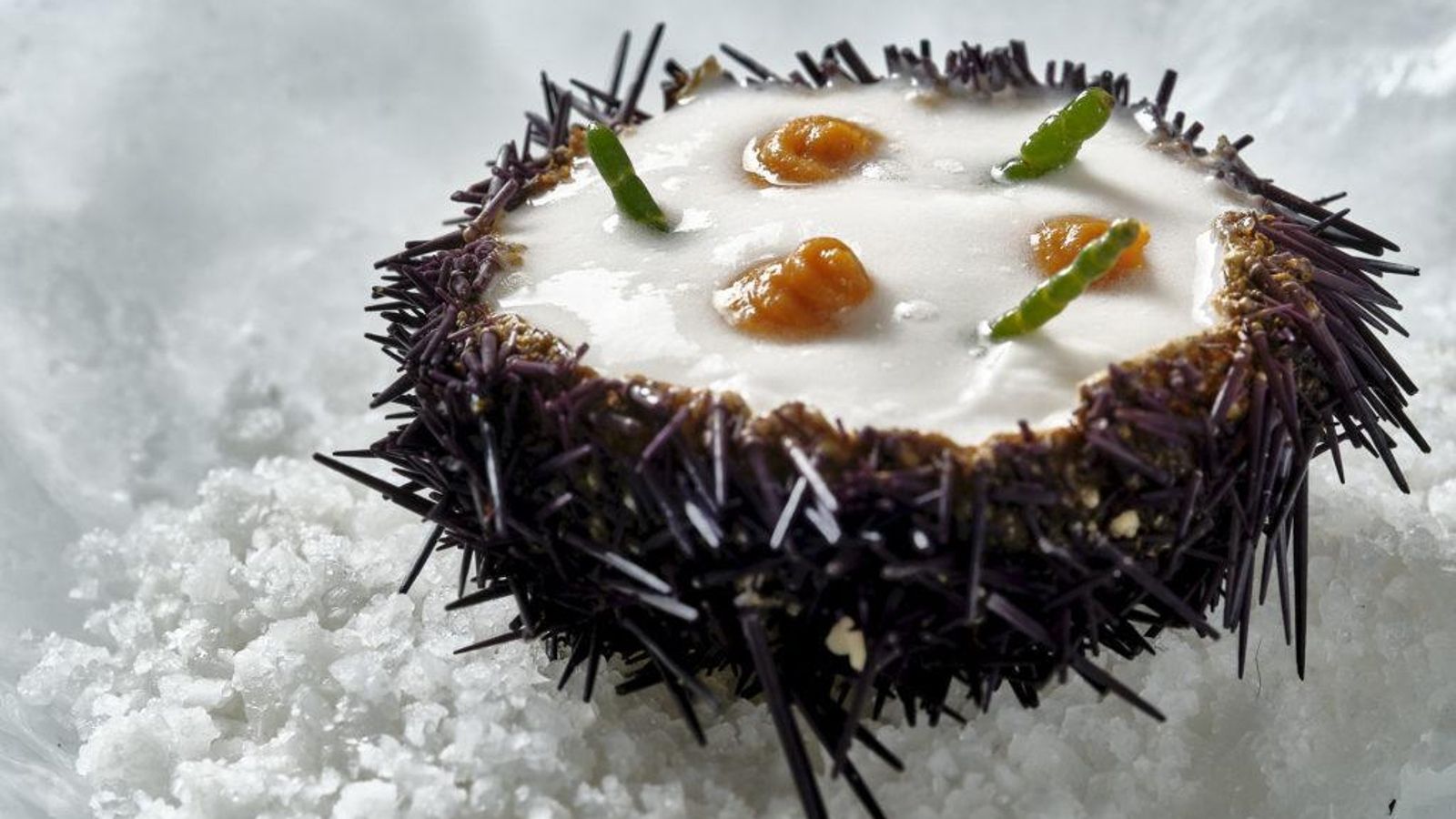 El singular plato de erizos que ofrece El Faro en su propuesta para San Valentín