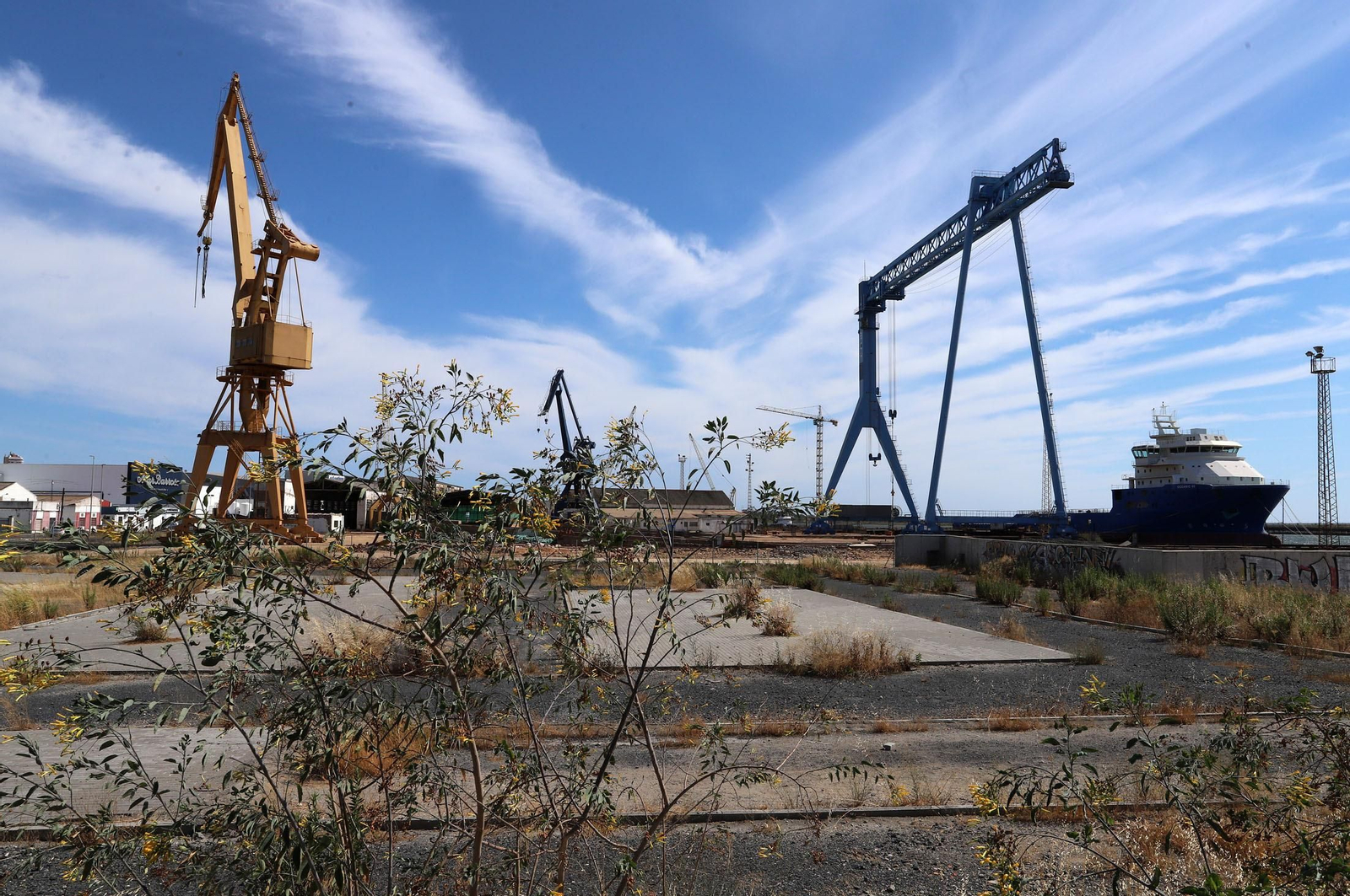 Los astilleros en la ría del Odiel están ante su última oportunidad de recuperar su actividad.