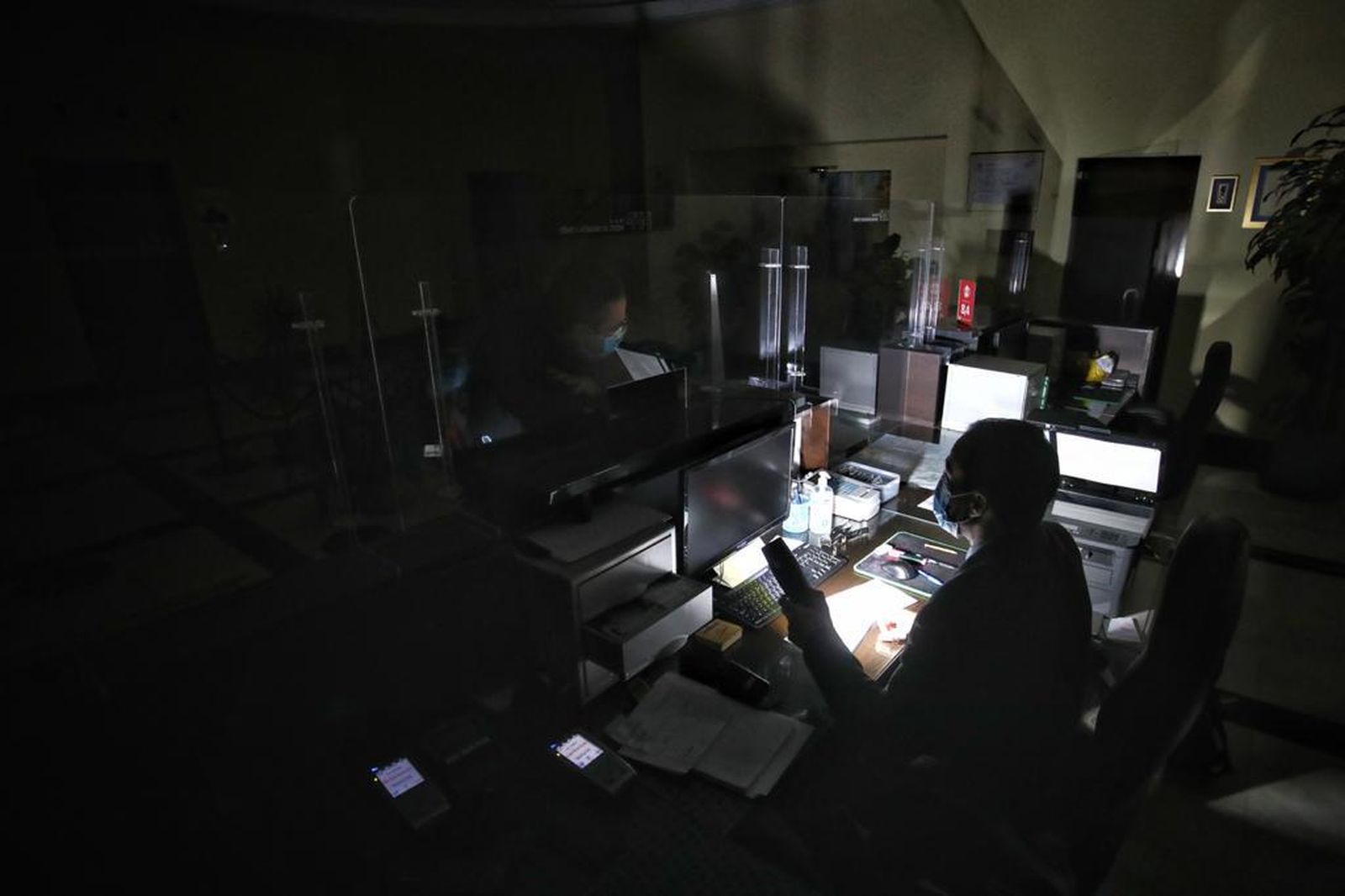 El hotel Francia y París, a oscuras por la avería eléctrica que afecta a varios edificios del entorno