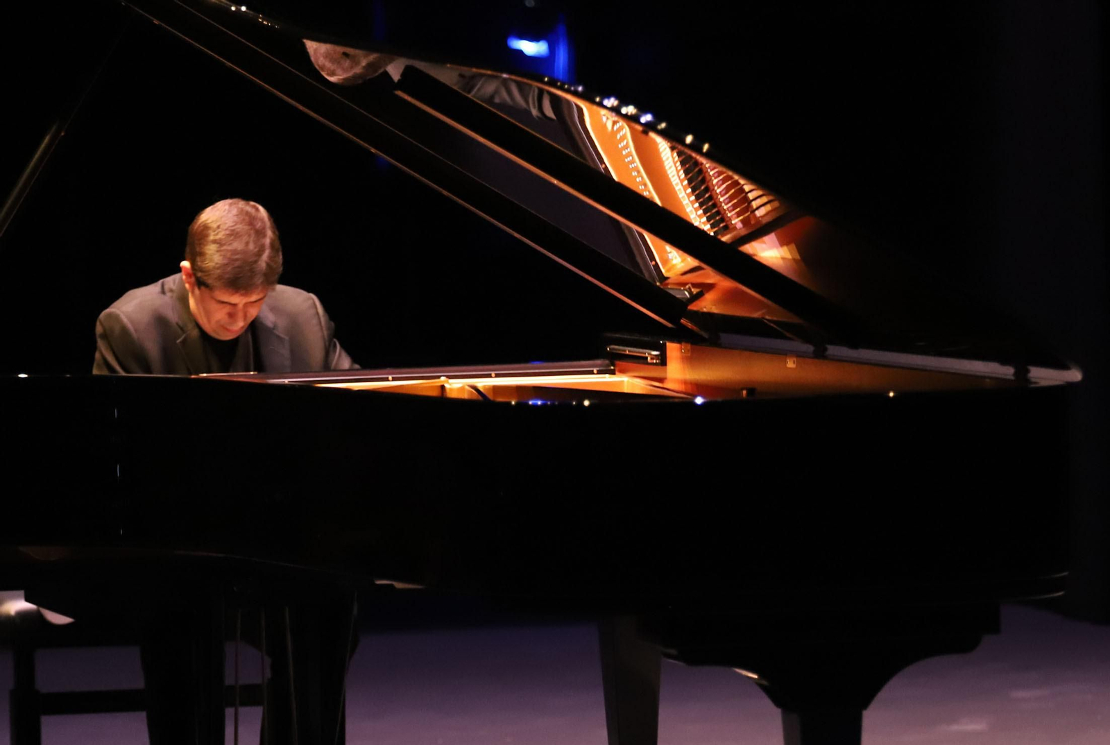 Perianes durante su actuación en la Casa Colón.