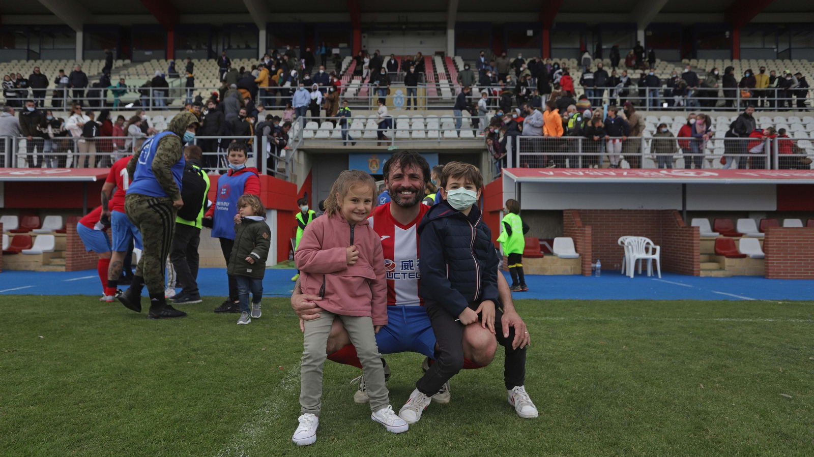 La mejores fotos del Algeciras - Real Madrid veteranos
