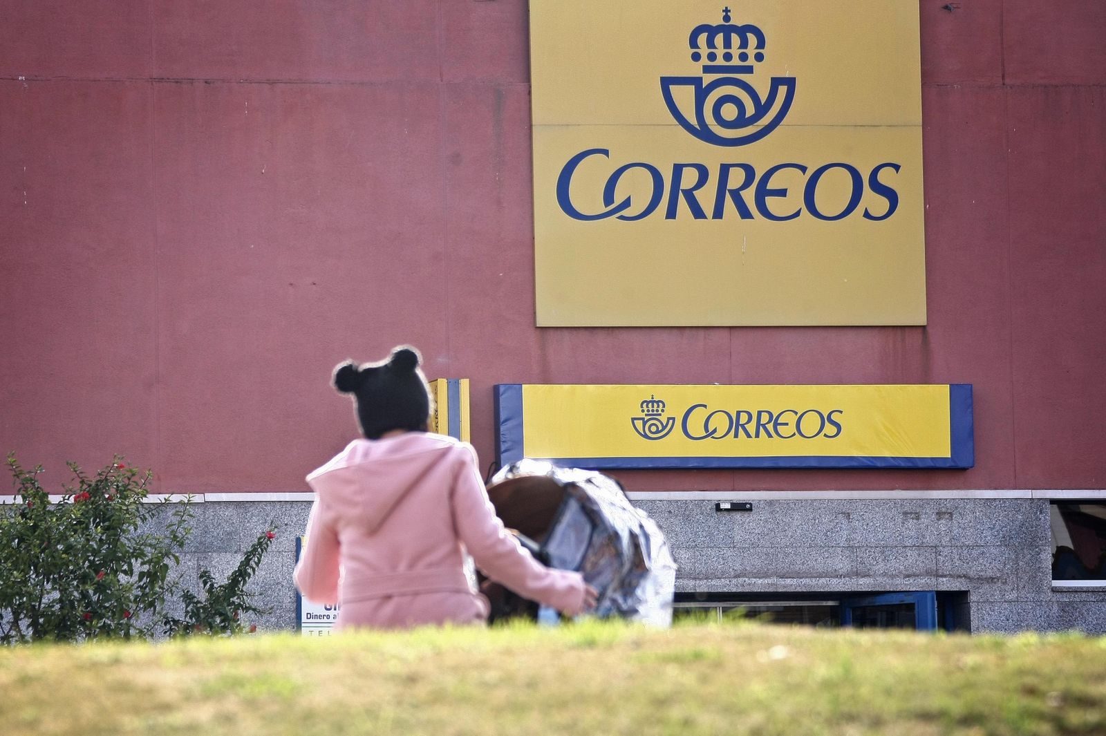 La oficina de Correos del centro de La Línea.