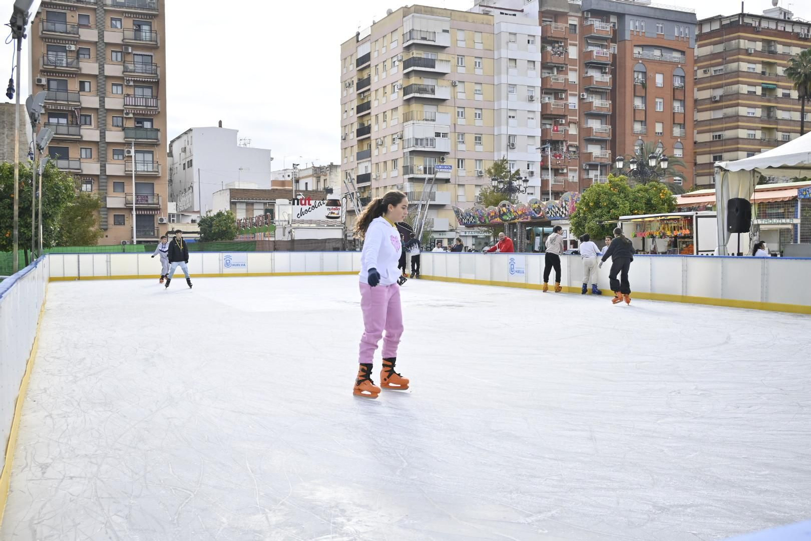 Imágenes de la inauguración de la pista de hielo de Isla Chica