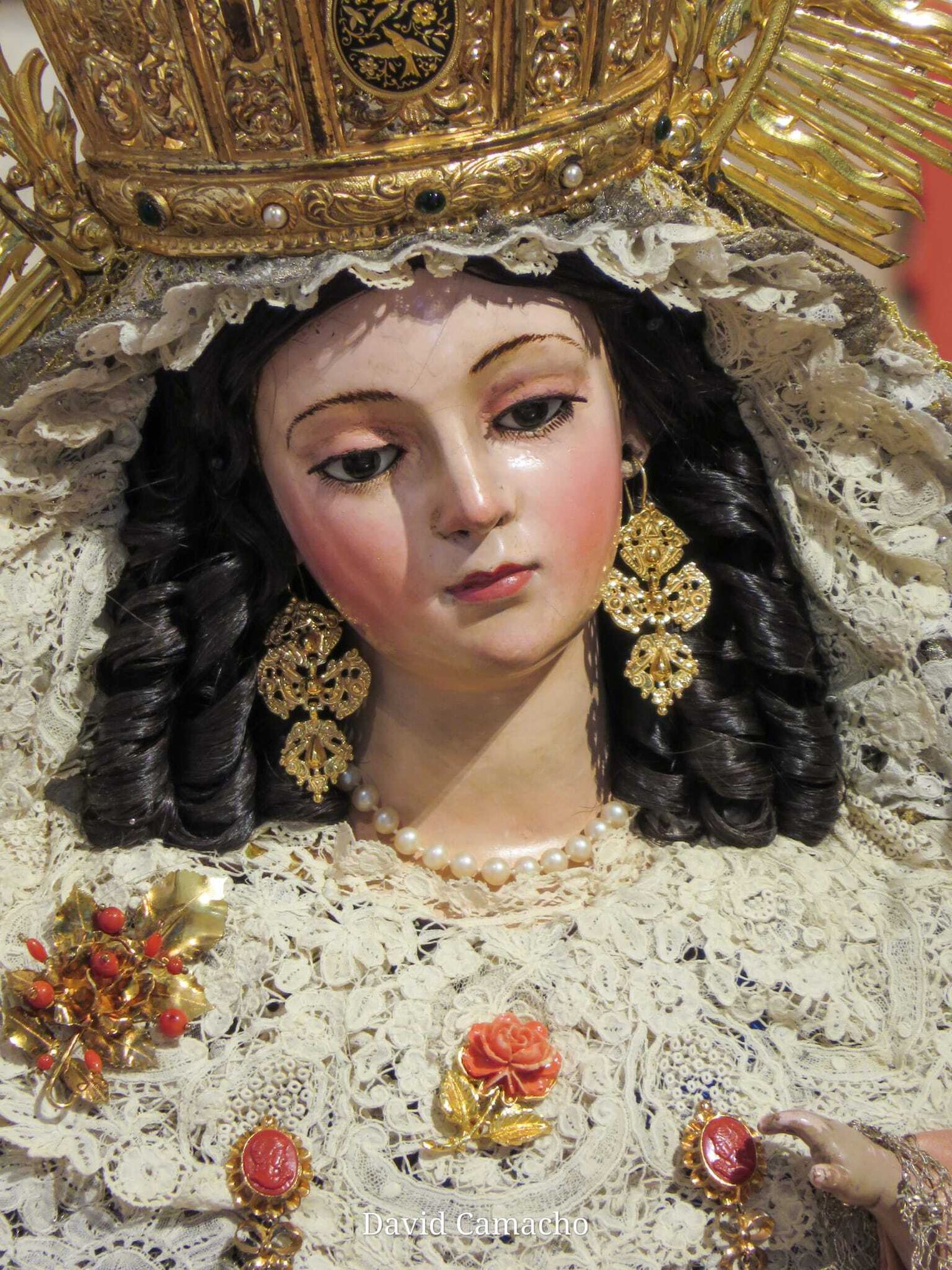 La Virgen del Carmen estrena nuevos zarcillos