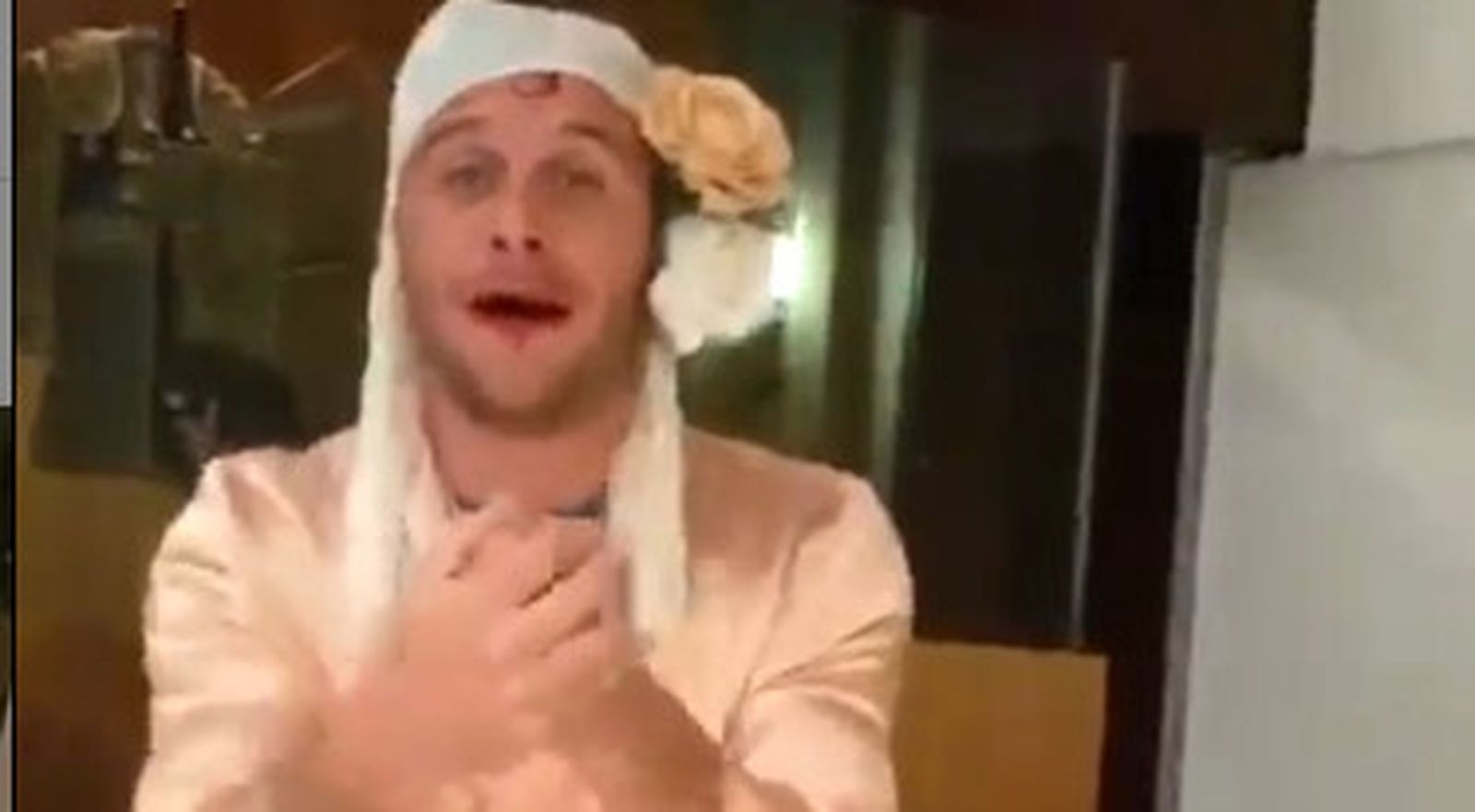 Momento en el que Joaquín se lava las manos.