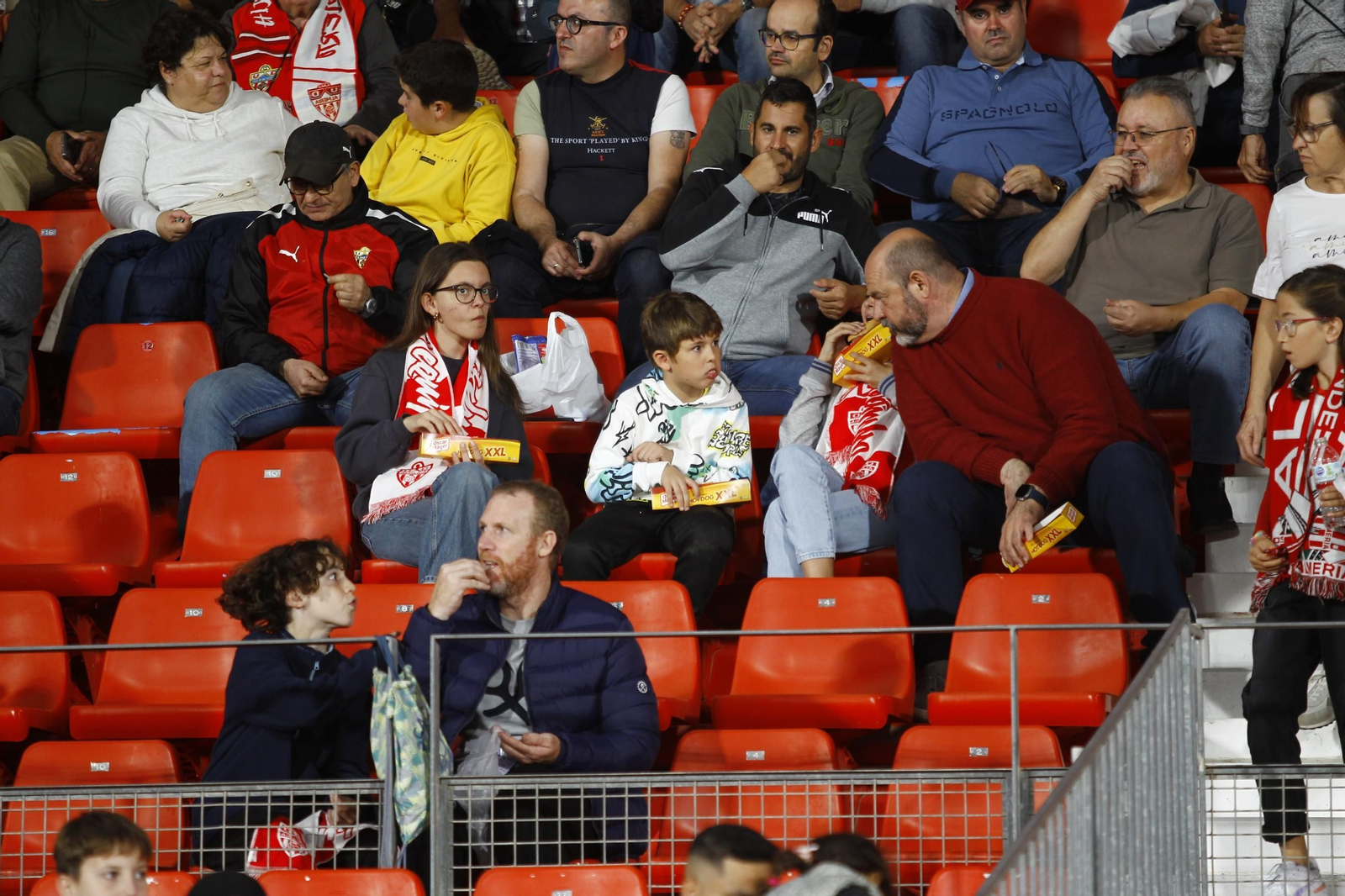 Búscate en las fotos de público del partido U.D. Almería-Deportivo de La Coruña