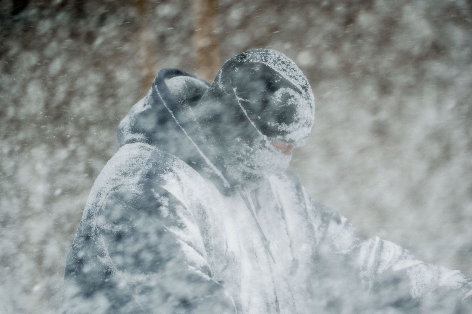 Las gélidas y blancas imágenes que deja la tormenta monstruosa en los EEUU