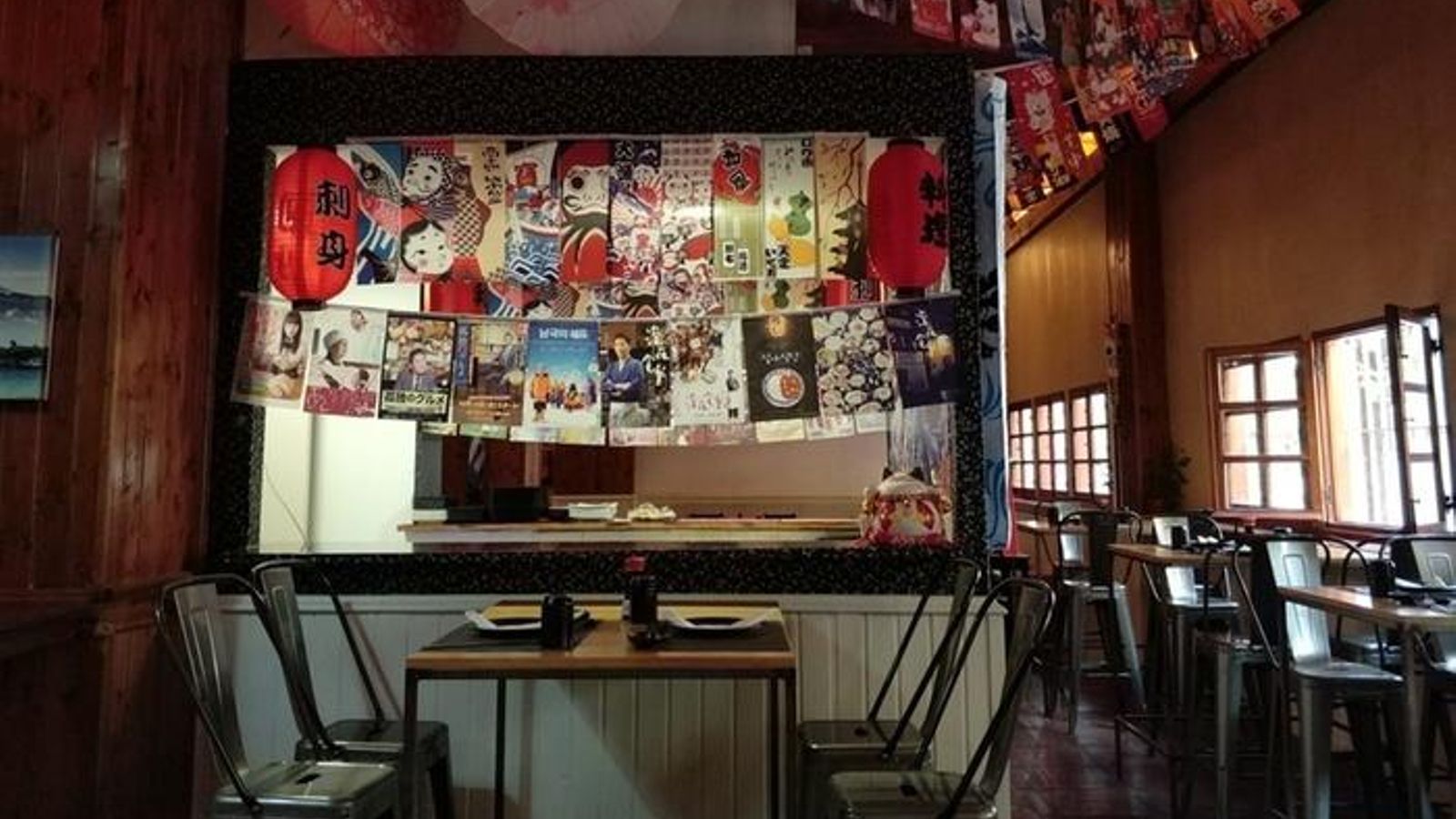 El interior de L. San, decorado al estilo japonés con un toque moderno