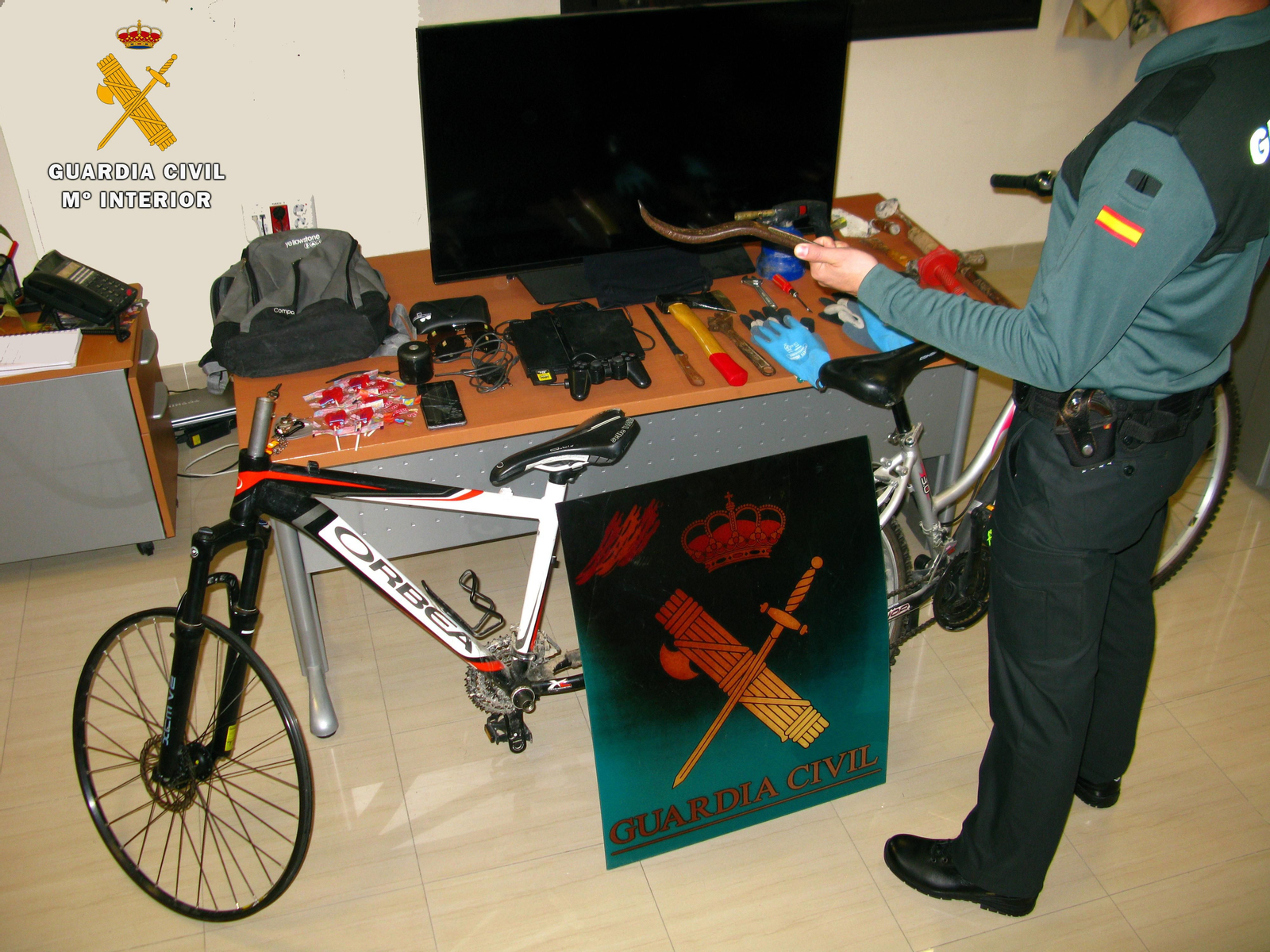 Objetos recuperados por la Guardia Civil.