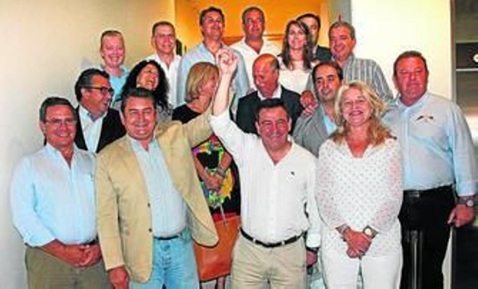 Imagen de grupo del PP provincial, reunido ayer en el acto celebrado en La Isla.