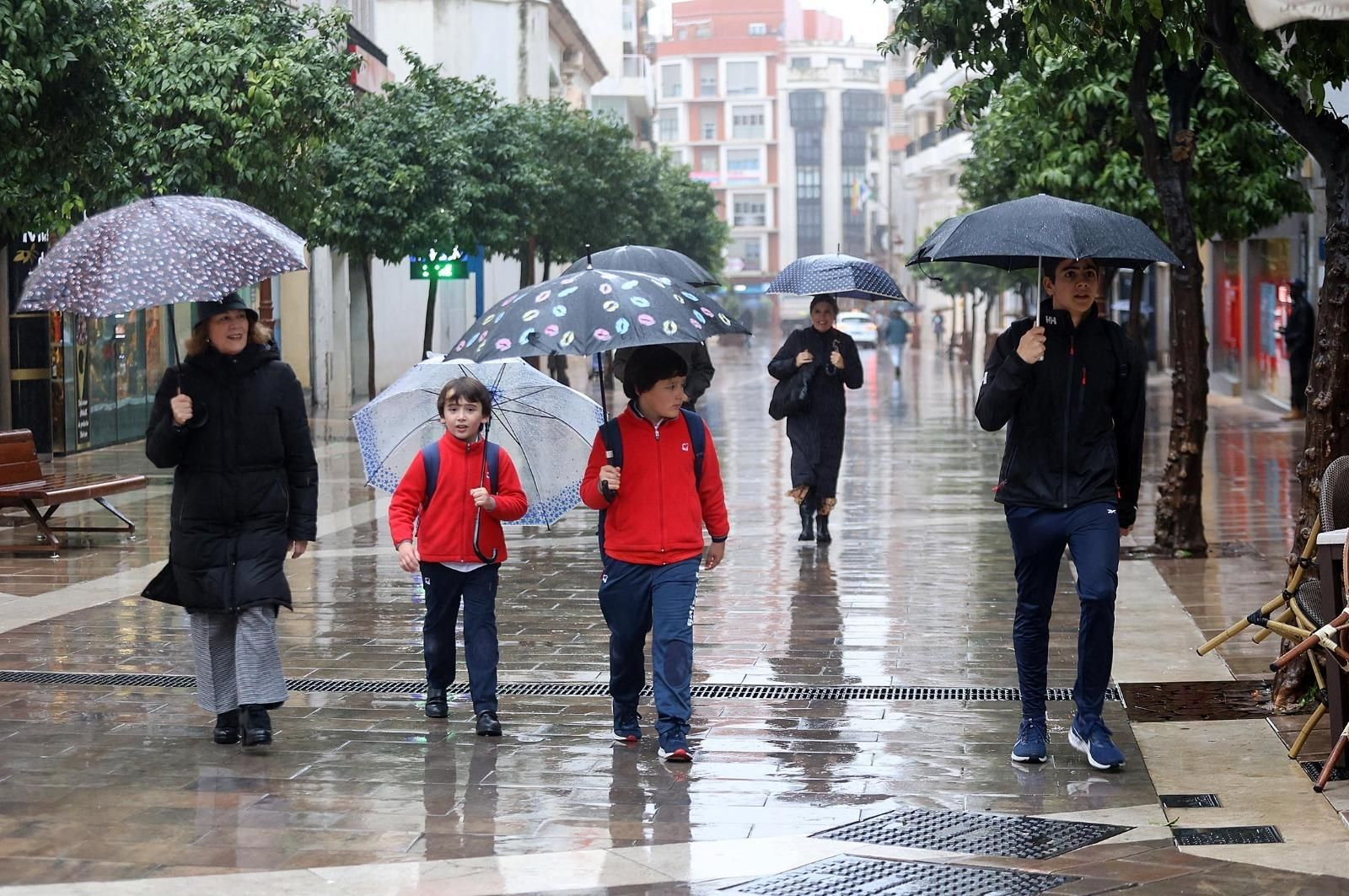 Imágenes del paso de la borrasca 'Karlotta' en Huelva