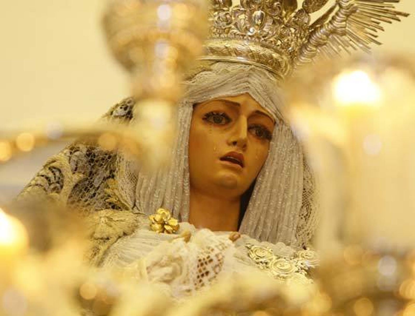 Salida del paso de Jesús Caído y la Virgen de los Desamparados.   Foto: Julio Gonzalez