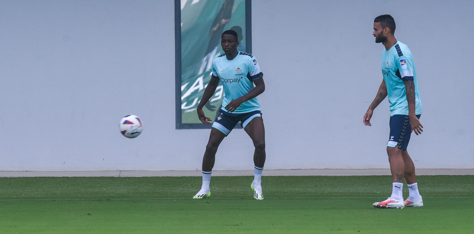 Luiz Henrique, en un entrenamiento junto a Willian José.