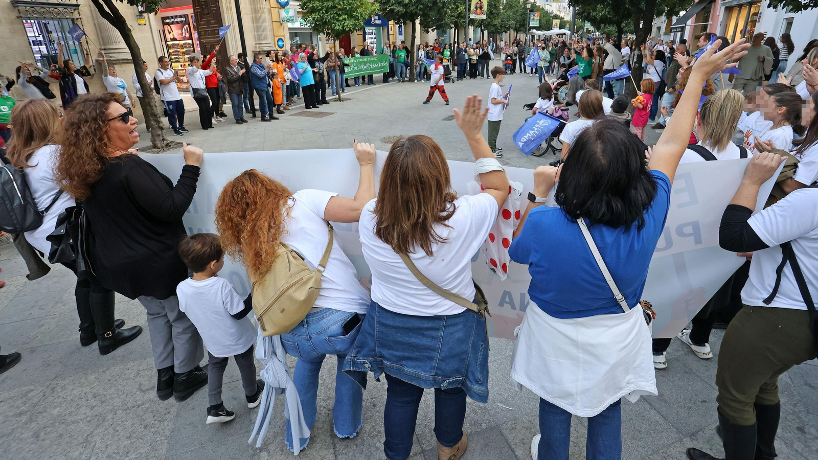Manifestación de la Flampa de Jerez contra las faltas de recursos por necesidades especiales