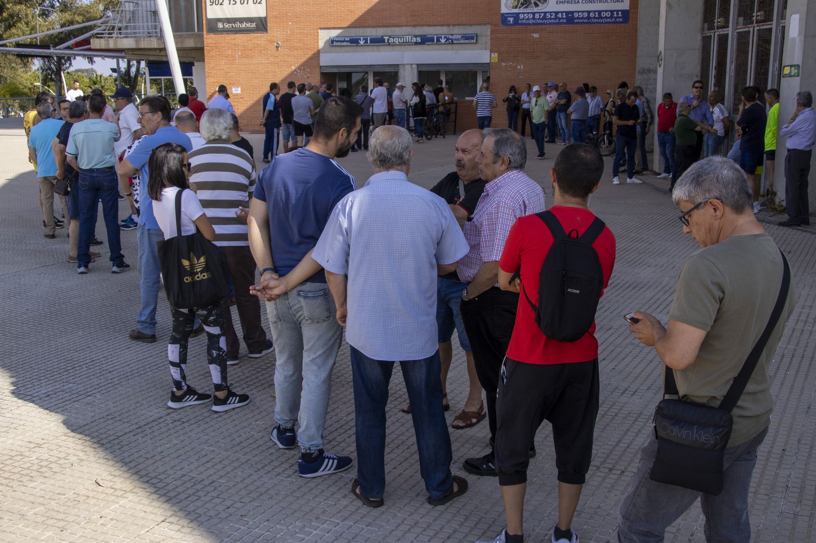 Largas colas en el Nuevo Colombino para las entradas del partido ante el Cacereño