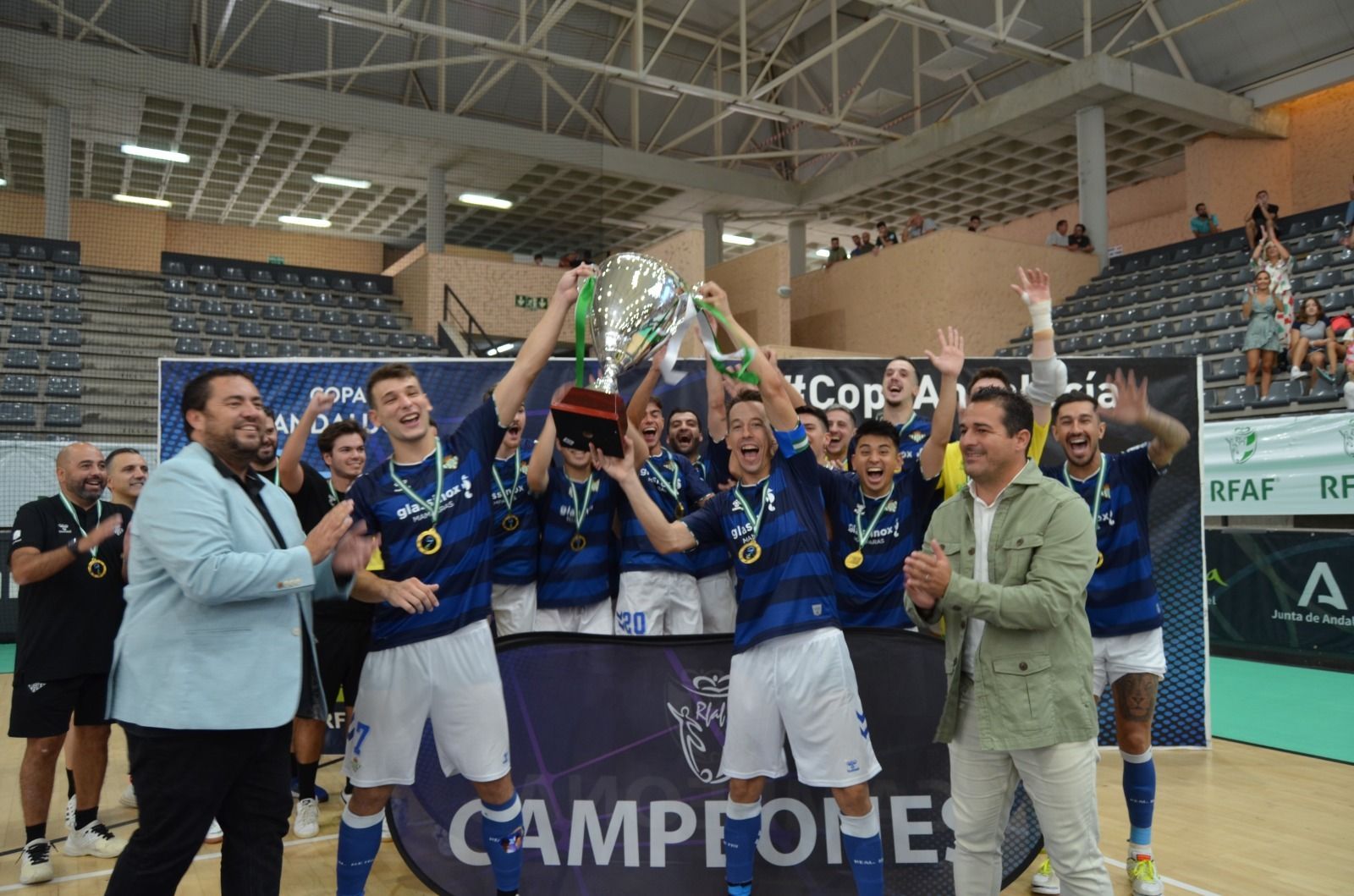 El Betis Futsal levanta la Copa de Andalucía tras vencer al Córdoba Patrimonio.