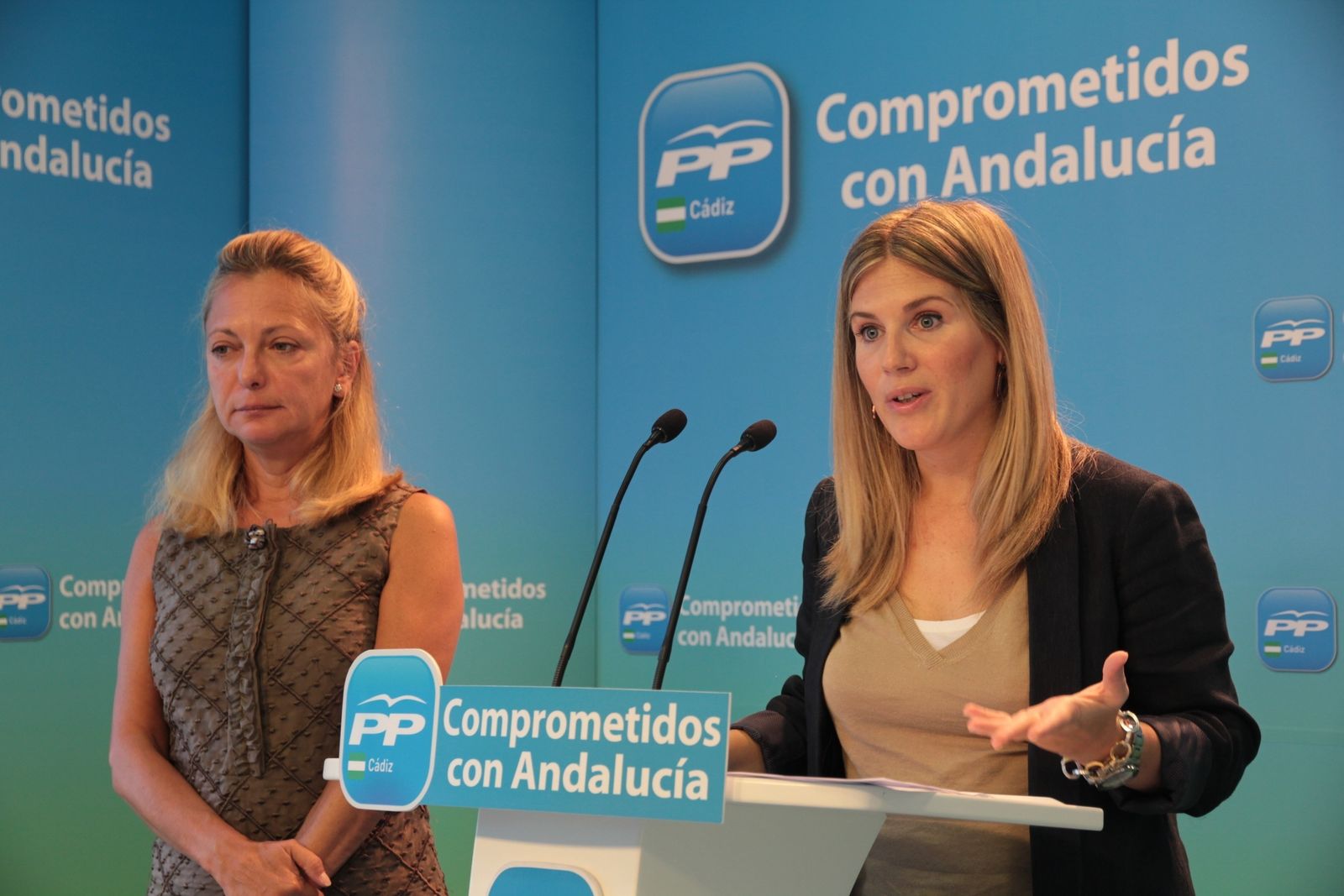 A la derecha de la imagen, la delegada del Gobierno de la Junta en Cádiz, Ana Mestre.
