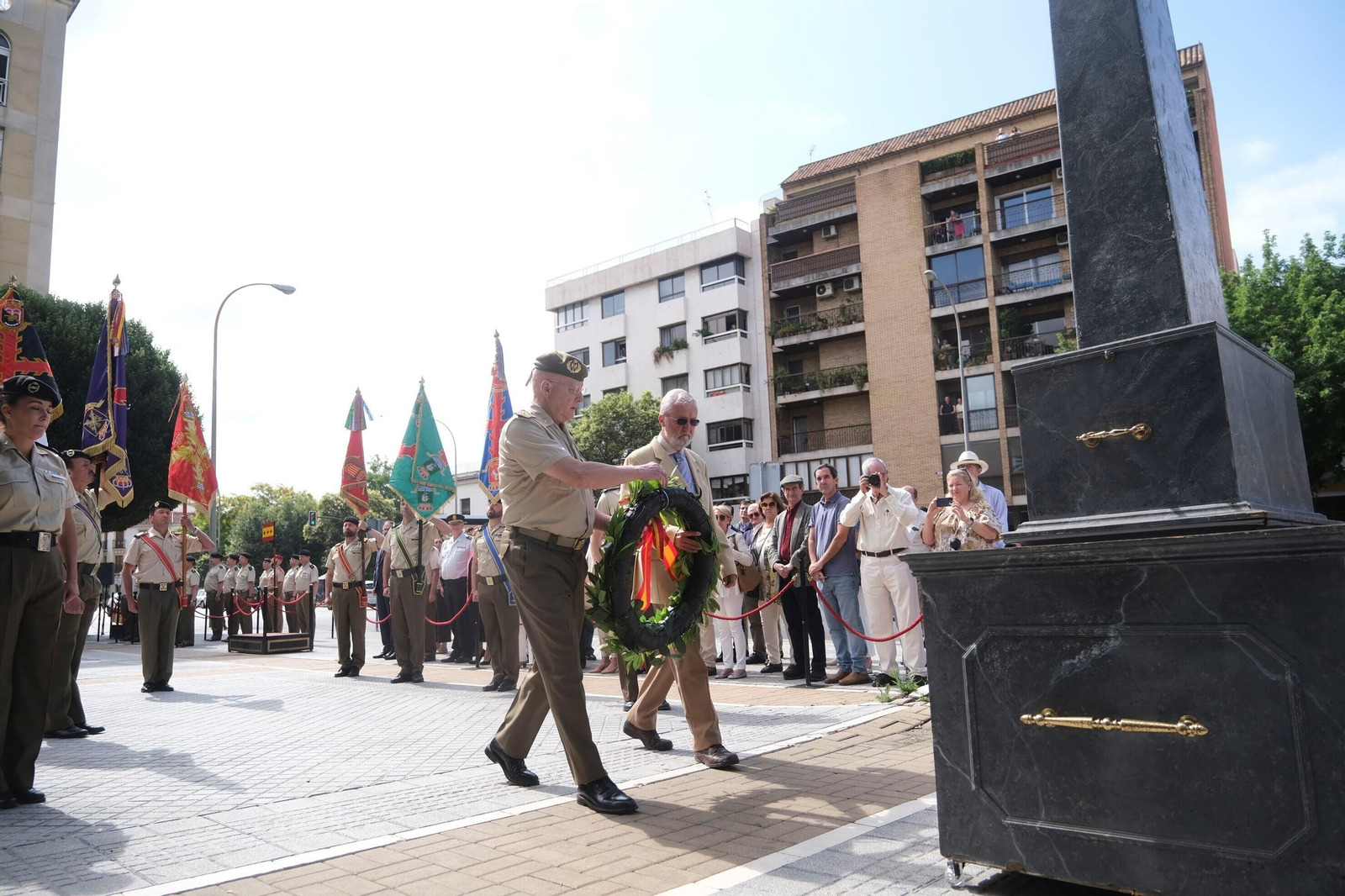 El homenaje de la Brigada de Córdoba al teniente Rafael Carbonell, en imágenes
