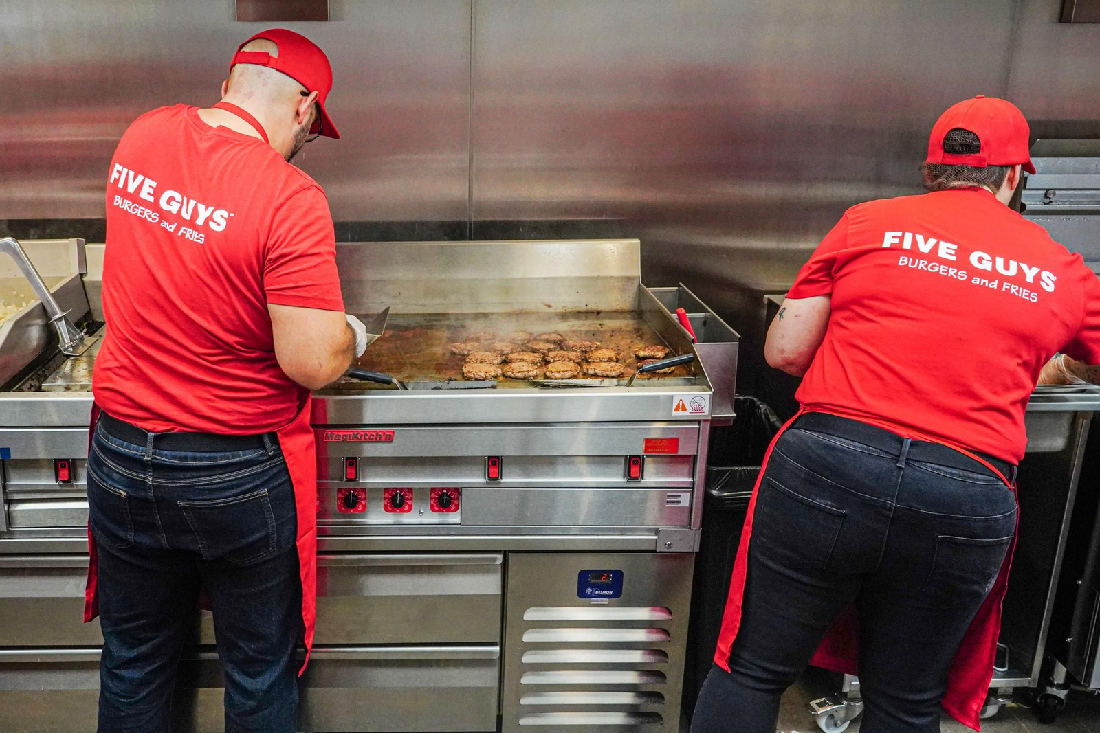 Así es la nueva hamburguesería del centro de Granada: todas las imágenes de Five Guys