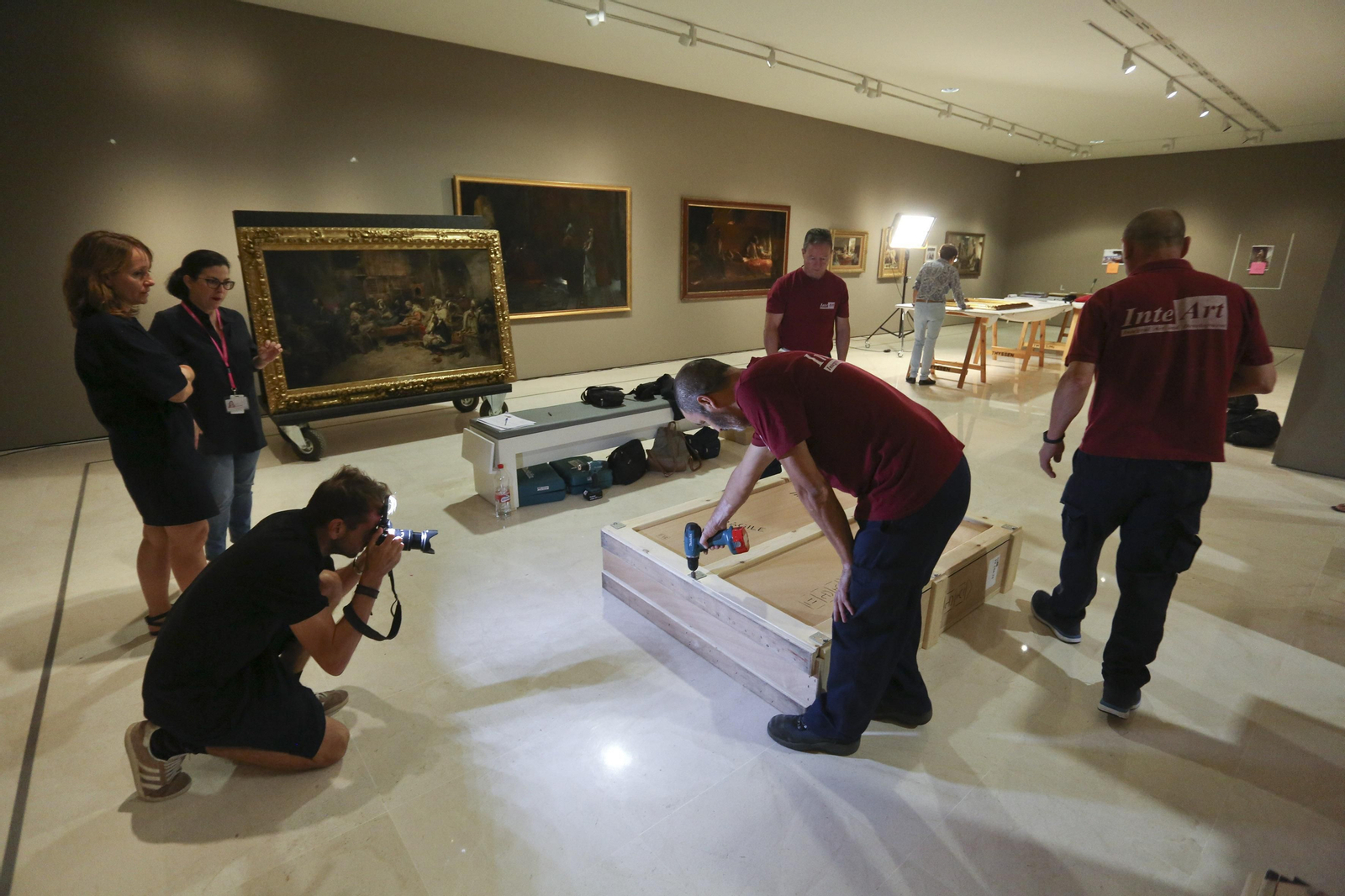 Fotos del montaje de la nueva exposición del Museo Carmen Thyssen