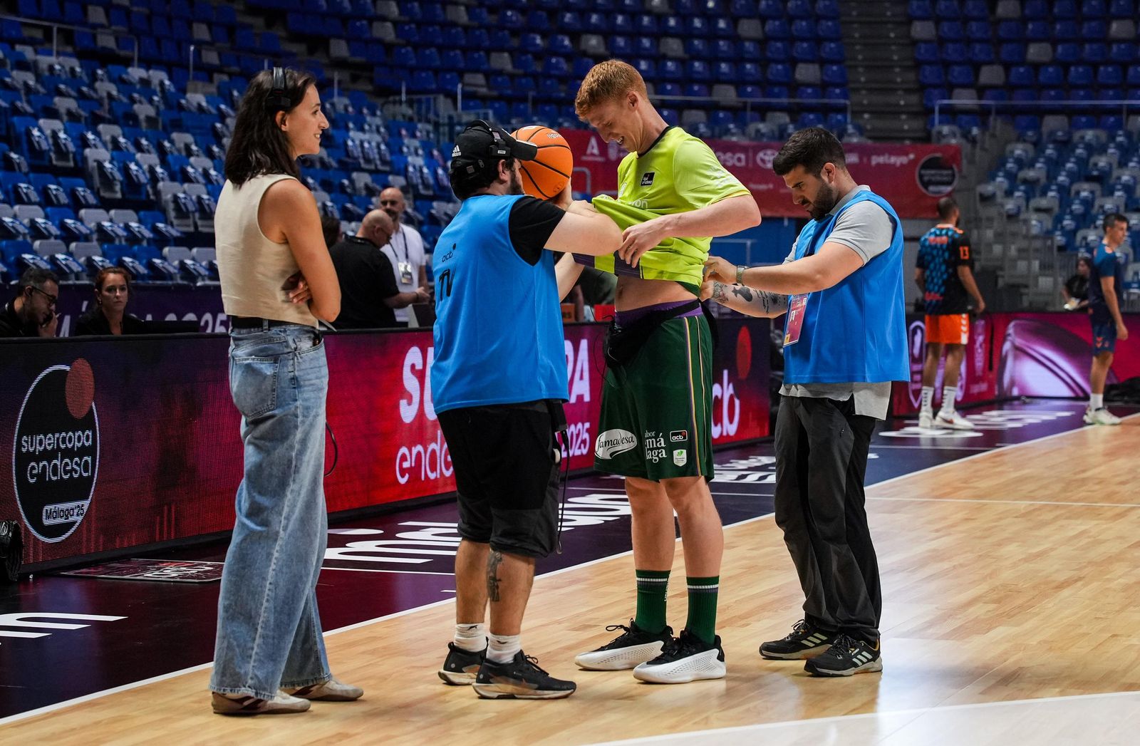 Unicaja-Valencia: Abrazos de viejos conocidos