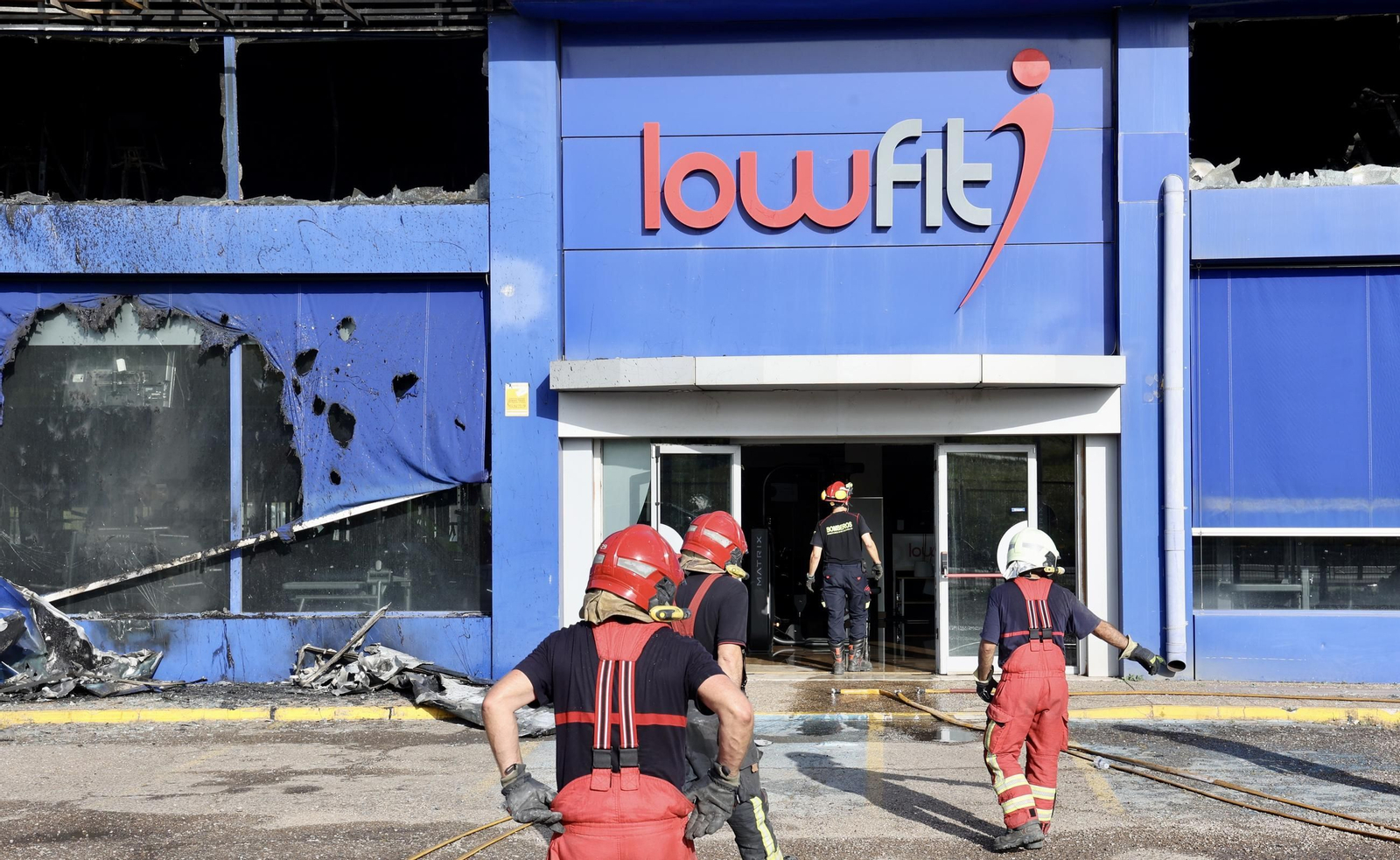 Incendio en el gimnasio Lowfit de Castilleja de la Cuesta