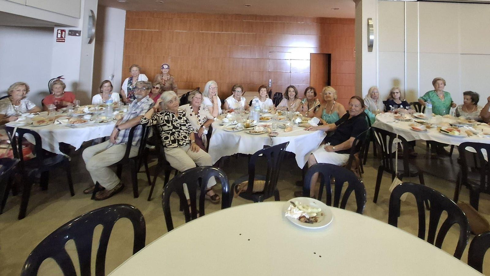 Otra imagen de la reunión de las amas de casa portuenses.