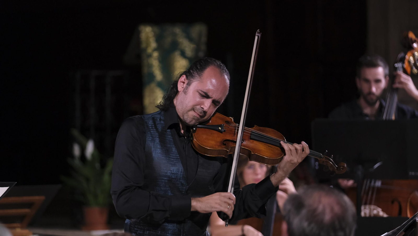 Concierto de la OCAL y del violinista Jesús Reina en Vélez Blanco, en imágenes