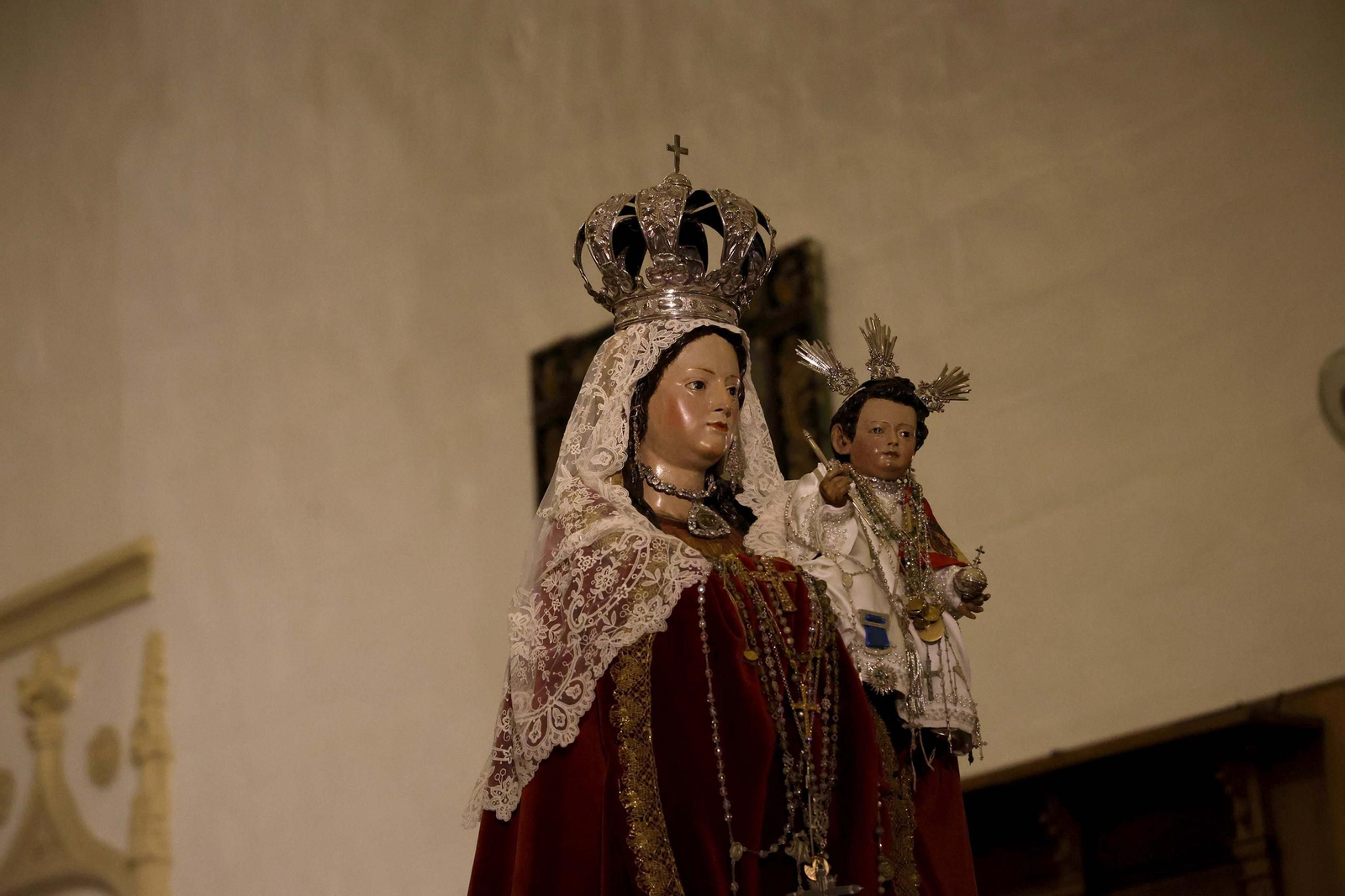 La Virgen de la Luz, patrona de Tarifa, regresa a su santuario entre el fervor y la lluvia