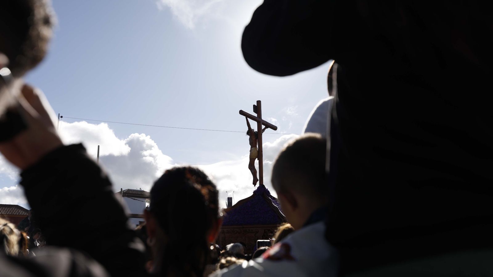 Fotos del Viernes Santo en La Línea: Cristo del Mar y Luz y Esperanza Nuestra, Soledad y Santo Entierro, Cristo del Amor y Misericordia y Amargura.