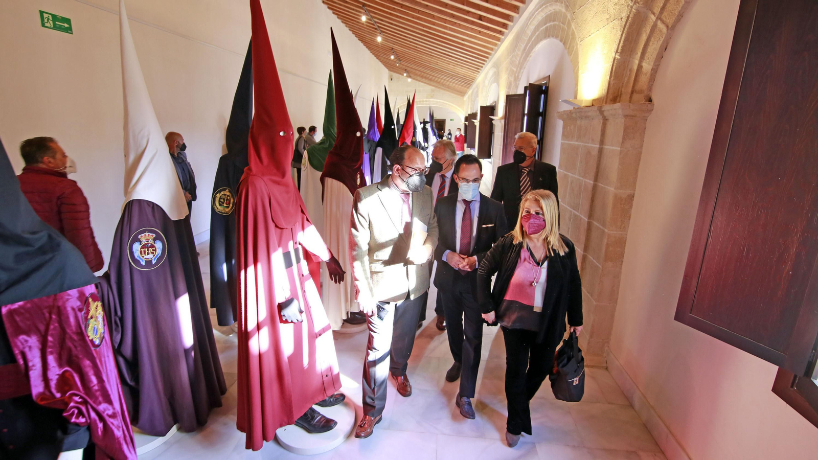 Imágenes de la magna exposición de las cofradías en Los Claustros