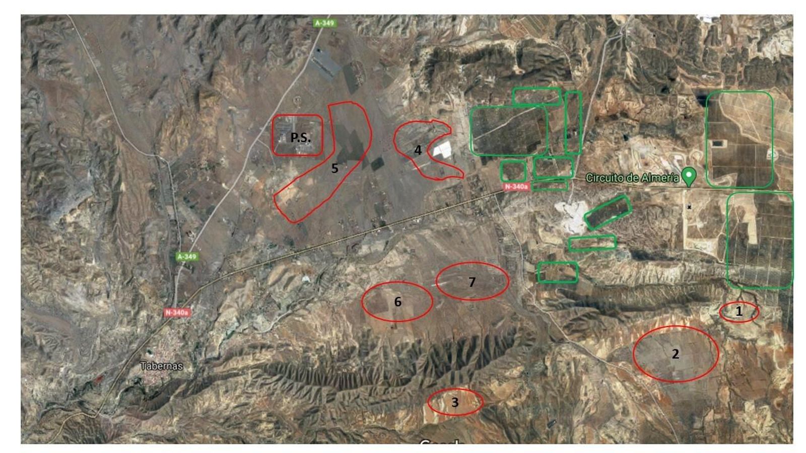 Ocupación actual y eventual del Campo de Tabernas. Las localizaciones y tamaño de las parcelas marcadas son aproximadas. P.S.: Plataforma Solar de Almería (CIEMAT). Rectángulos verdes: olivares, la mayoría de ellos en regadío. Plantas fotovoltaicas aprobadas: 1: 81 has.; 2: 153.4 has.; 3: 114 has. Plantas fotovoltaicas en proyecto: 4: 147 has.; 5 a 7: superficies desconocidas.